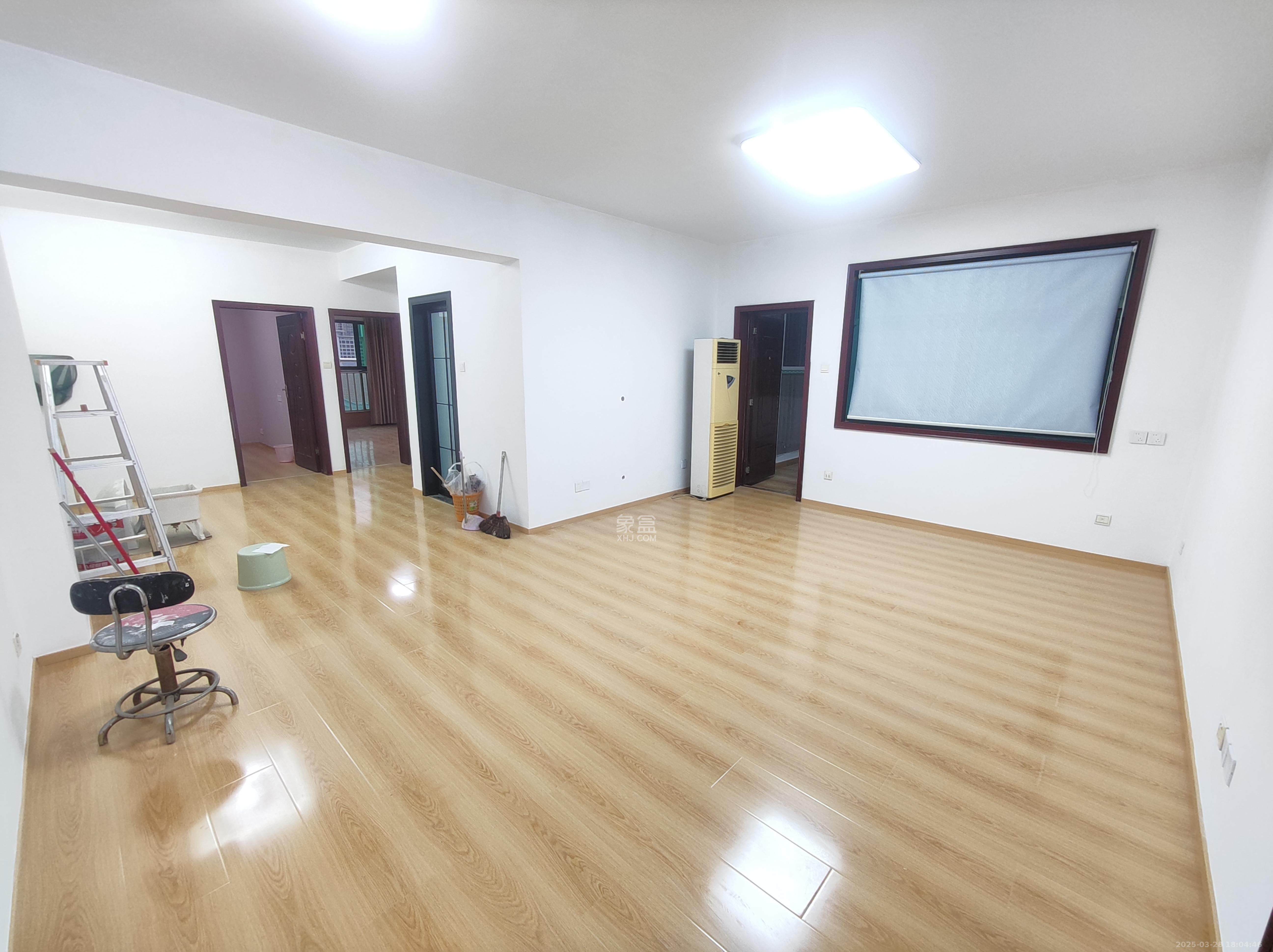 高桥财富大厦  3室2厅1卫   2300.00元/月