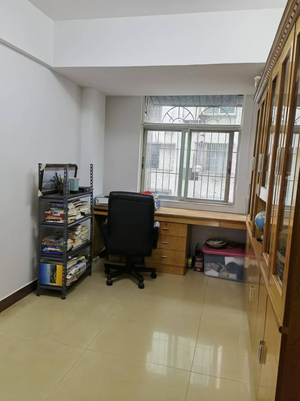 琼山区委大院(建国路1号) 3室2厅1卫 138.0万 琼山区委大院(建国路1号) 3室2厅1卫 138.0万室内图