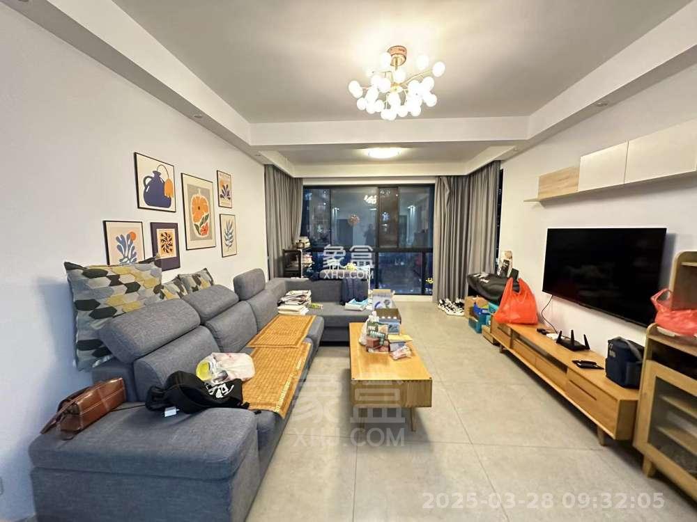 金轮翡翠名园 4室2厅2卫 2200.0元/月 金轮翡翠名园 4室2厅2卫 2200.0元/月室内图