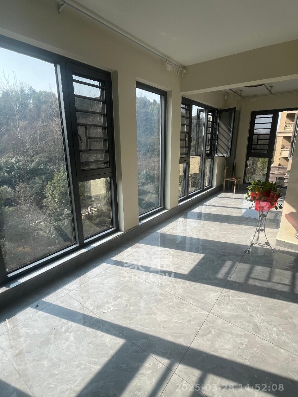 湘水郡(兴旺小爱同学) 5室2厅2卫 4200.0元/月 湘水郡(兴旺小爱同学) 5室2厅2卫 4200.0元/月室内图