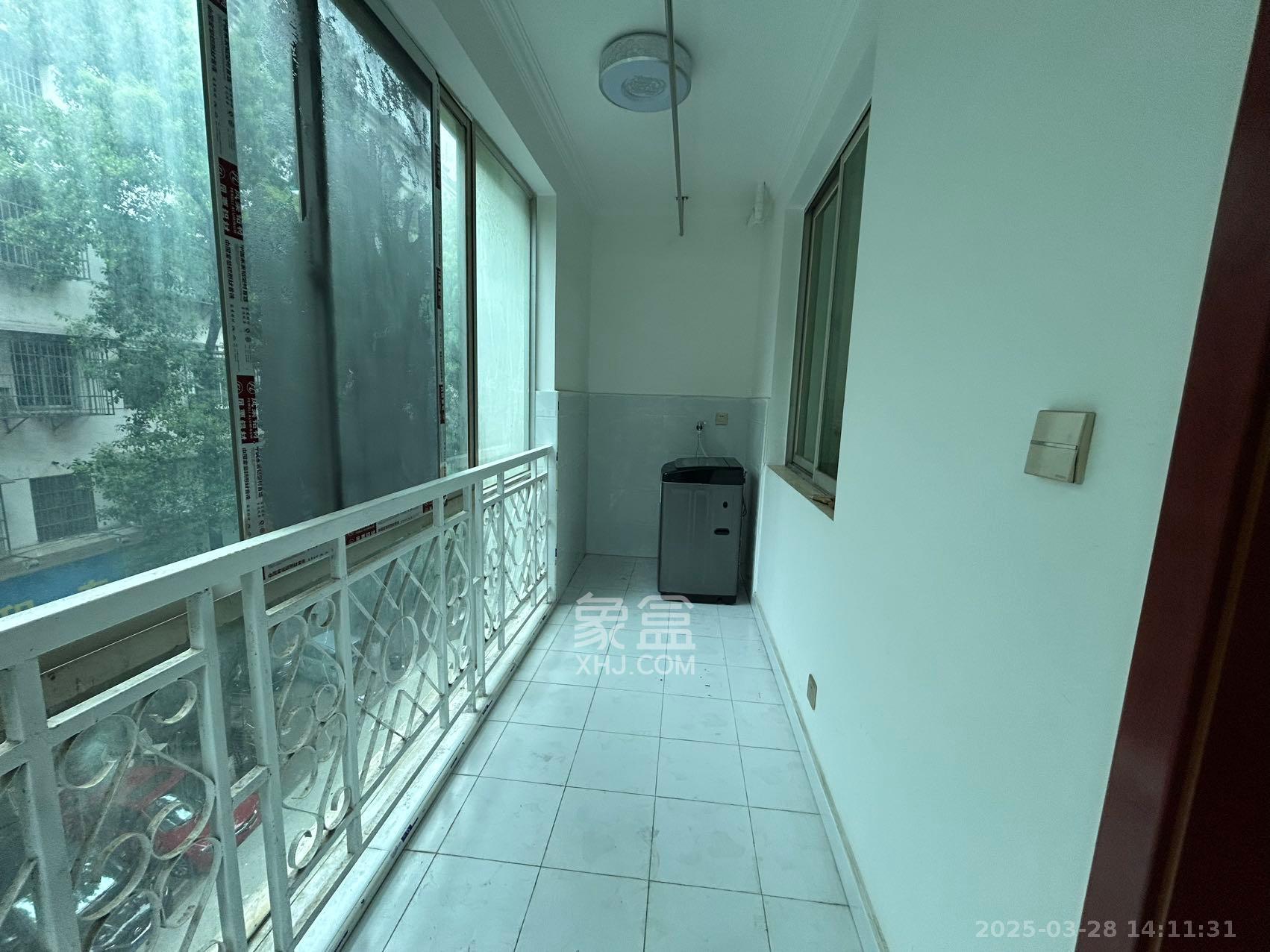 中南汽车世界 3室2厅2卫 1800.0元/月 中南汽车世界 3室2厅2卫 1800.0元/月室内图