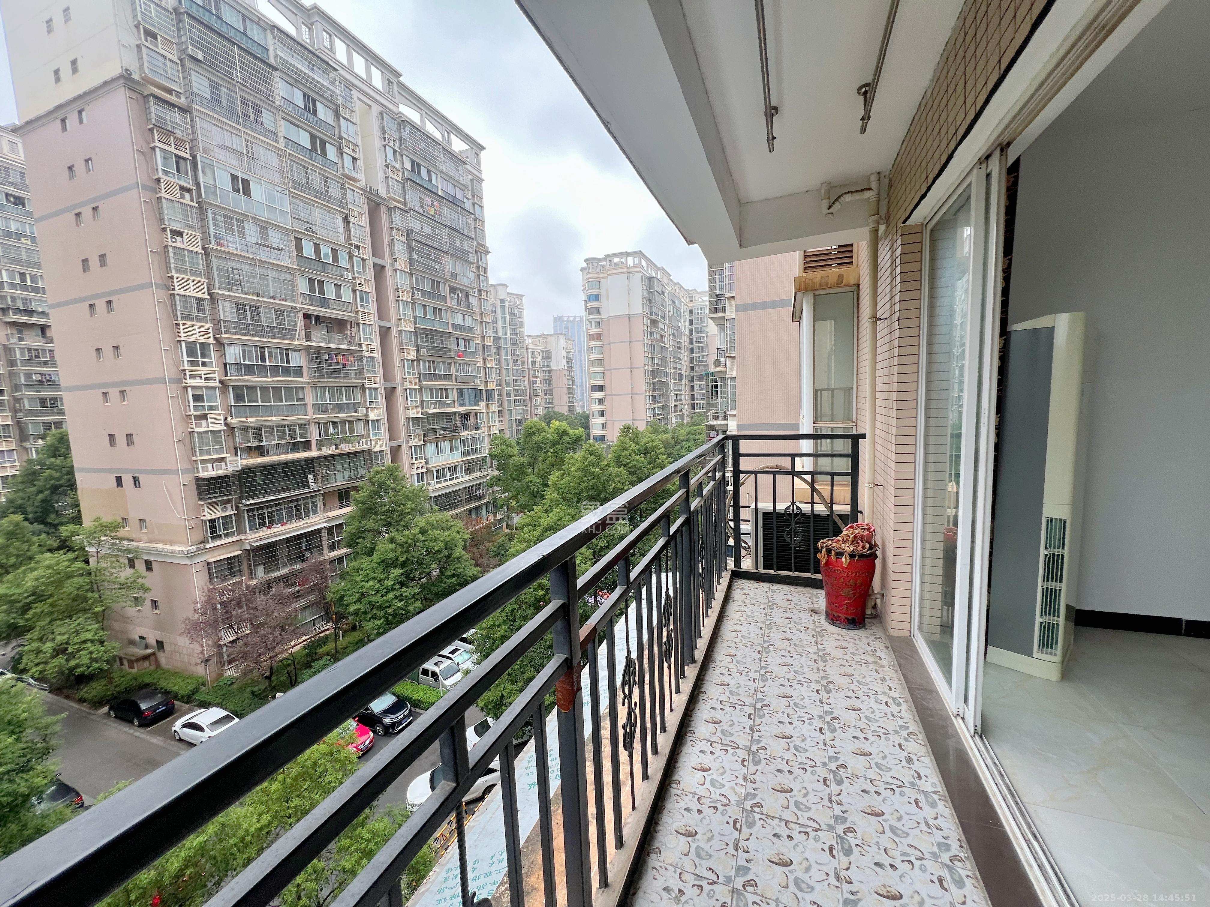 城市山水豪园（山水城市风景）  3室2厅1卫   2200.00元/月室内图