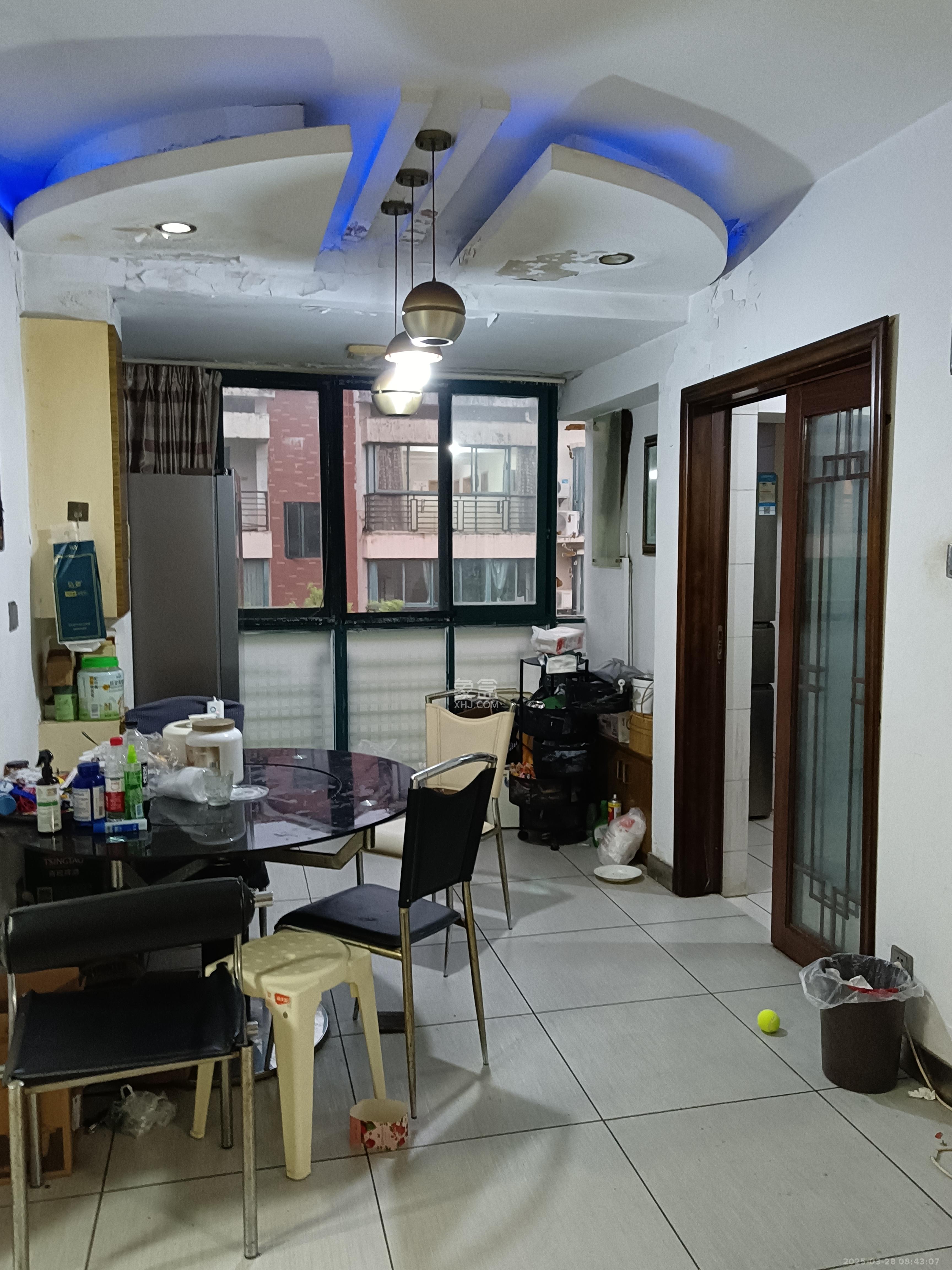 东方新城  4室2厅2卫    700.0元/月 东方新城  4室2厅2卫    700.0元/月室内图