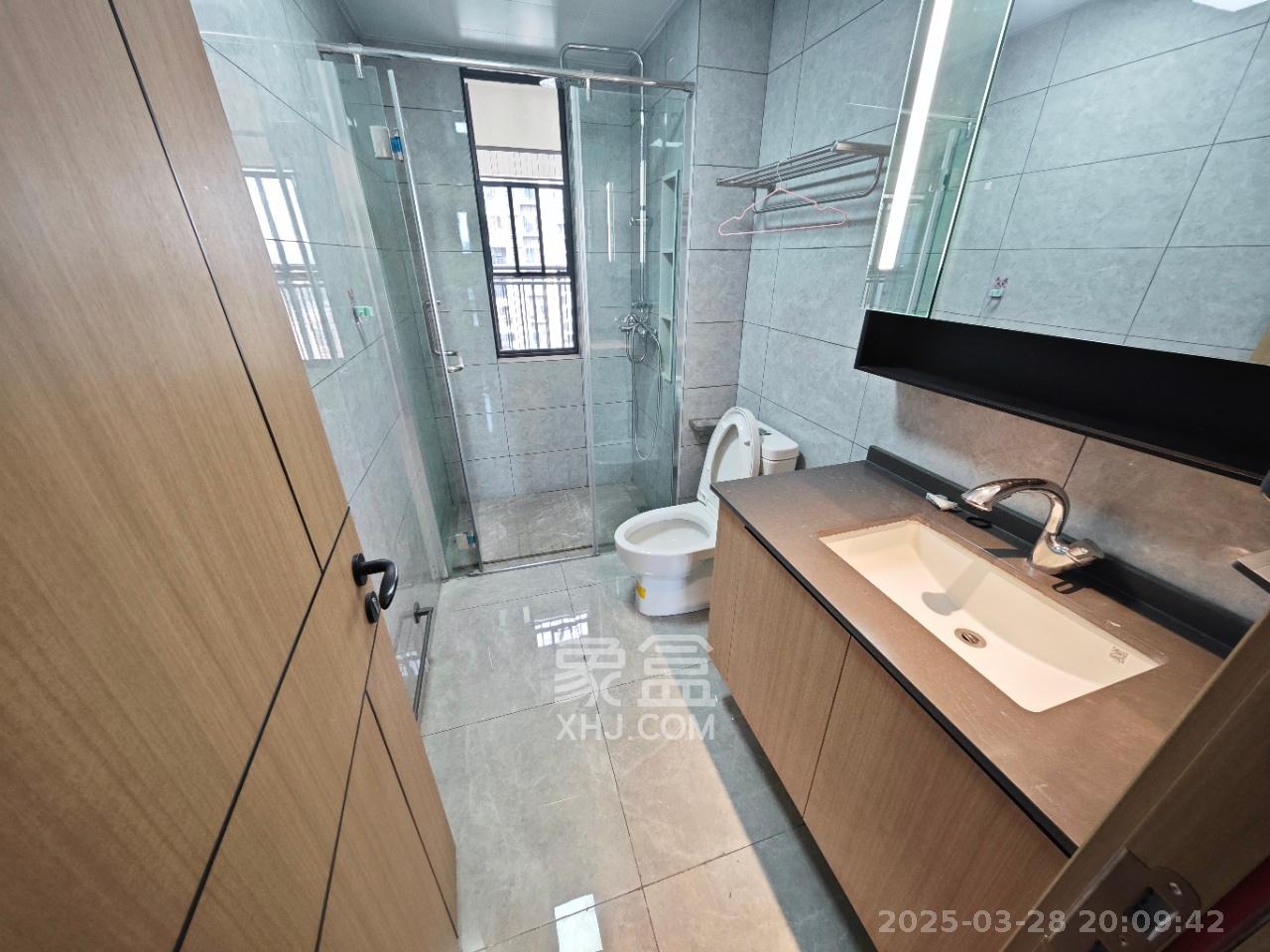 爱家当代境  3室2厅2卫    3200.0元/月室内图