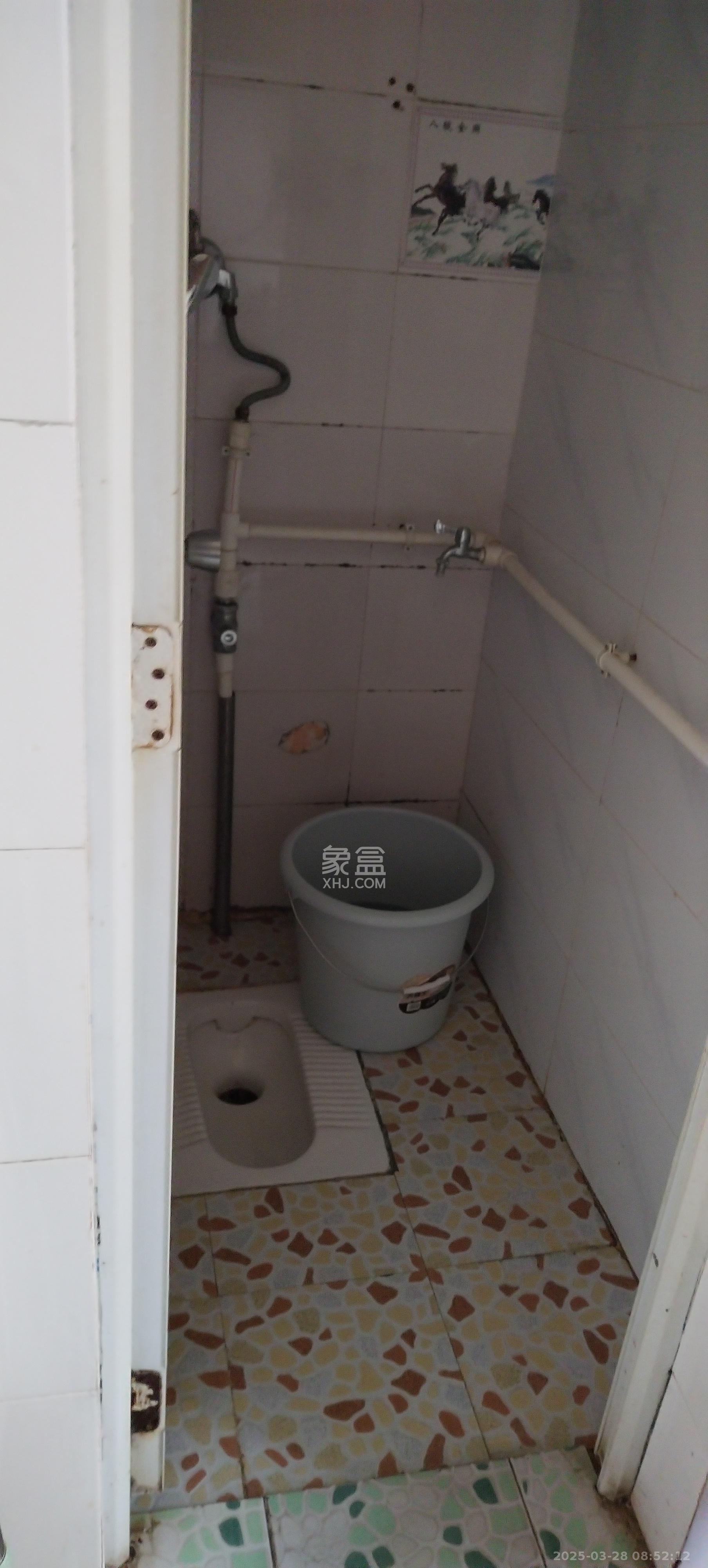 板塘小区  2室1厅1卫   1300.00元/月室内图