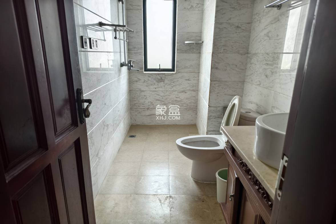 海阔天空-国瑞城二期(雅仕苑) 4室2厅2卫 6000.0元/月 海阔天空-国瑞城二期(雅仕苑) 4室2厅2卫 6000.0元/月室内图