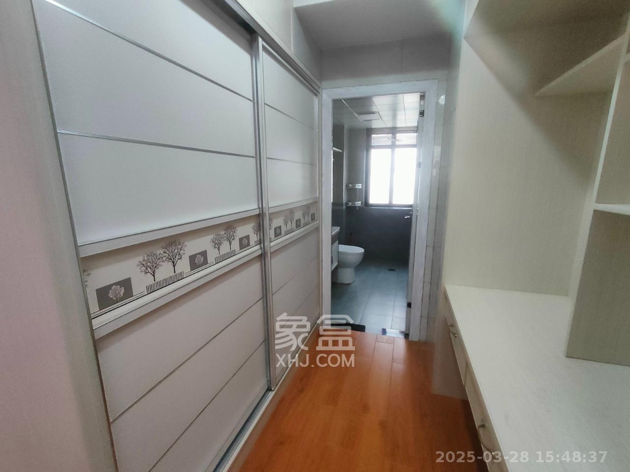 华龙家园(和泰家园) 3室2厅2卫 2100.0元/月 华龙家园(和泰家园) 3室2厅2卫 2100.0元/月室内图