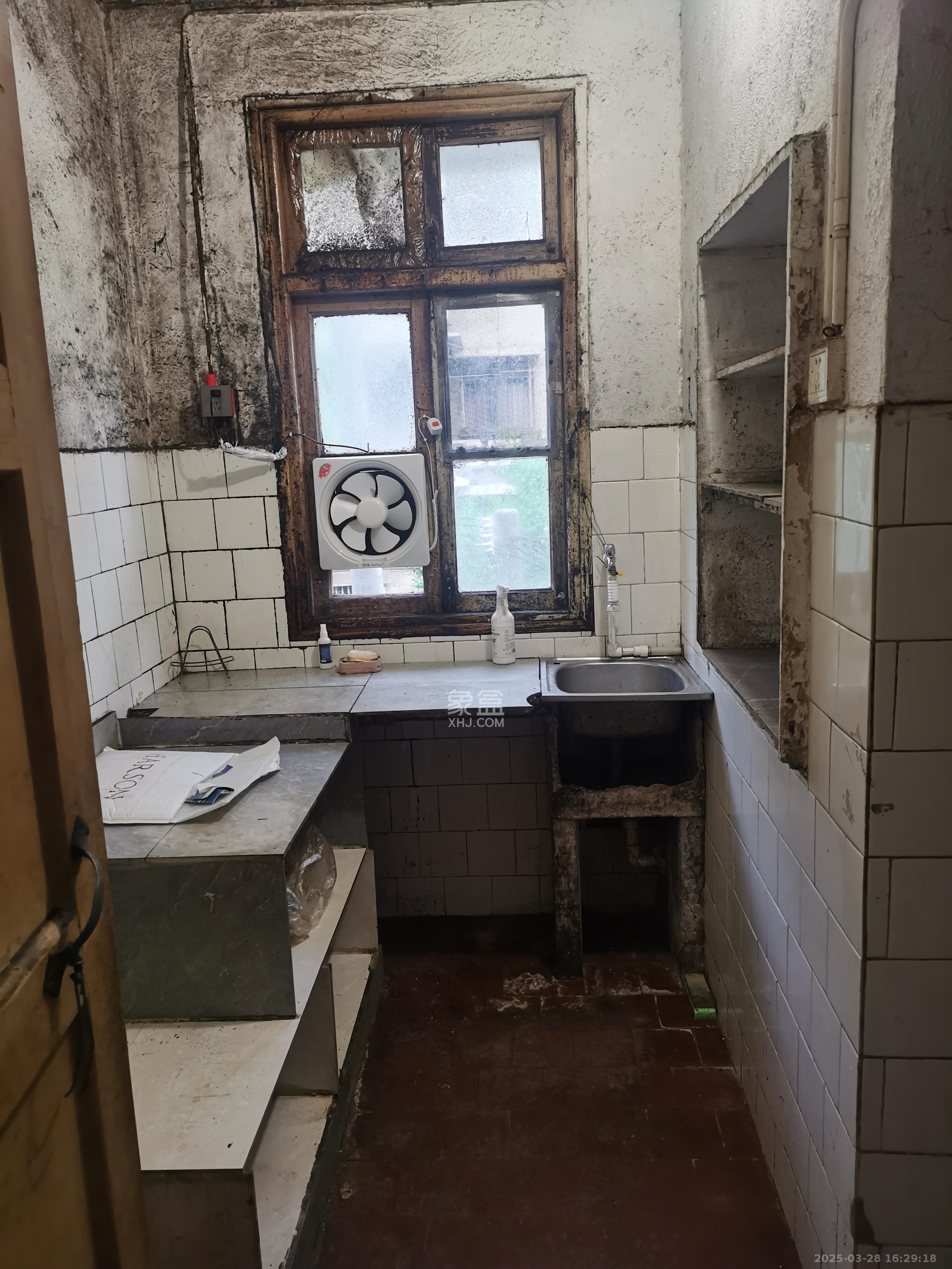 桔园小区1-8片 3室2厅1卫 900.0元/月 桔园小区1-8片 3室2厅1卫 900.0元/月室内图