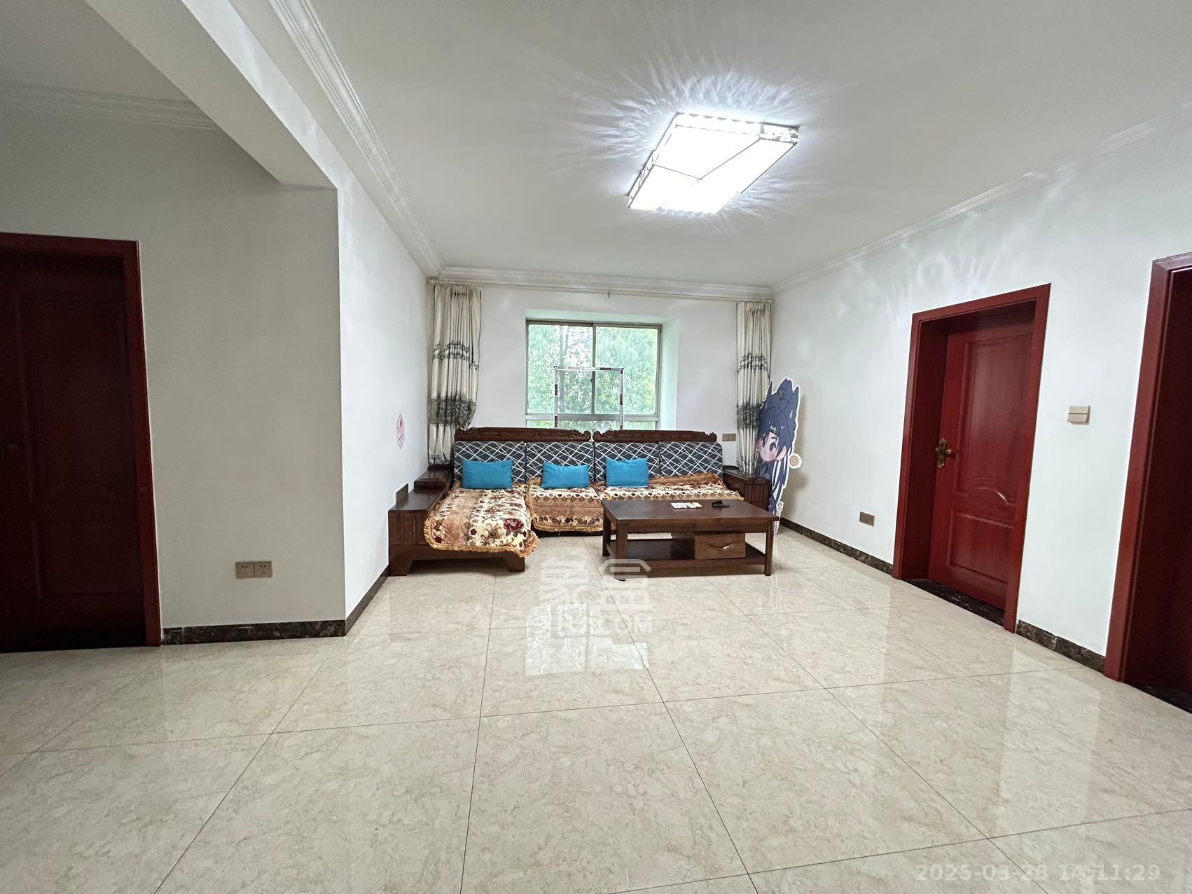 中南汽车世界 3室2厅2卫 1800.0元/月 中南汽车世界 3室2厅2卫 1800.0元/月室内图