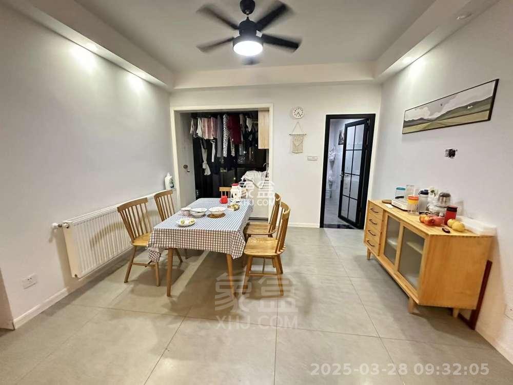 金轮翡翠名园 4室2厅2卫 2200.0元/月 金轮翡翠名园 4室2厅2卫 2200.0元/月室内图