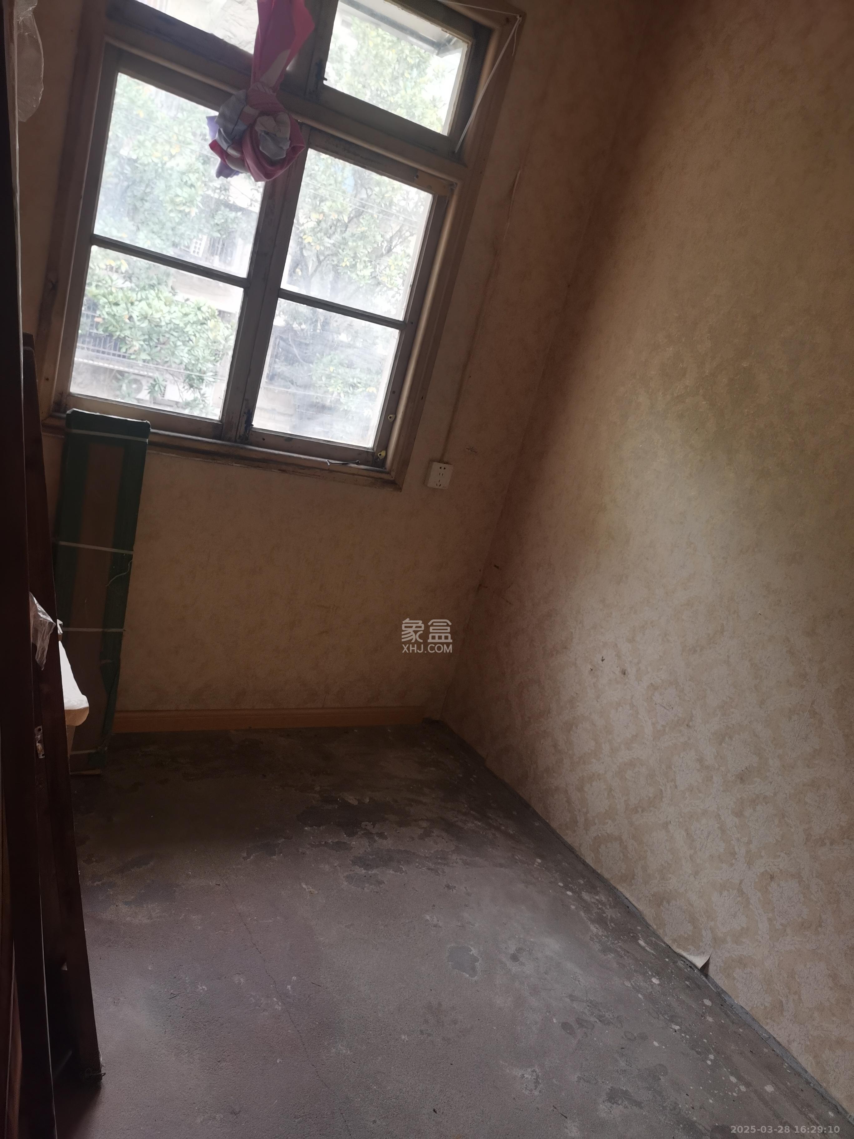 桔园小区1-8片 3室2厅1卫 900.0元/月 桔园小区1-8片 3室2厅1卫 900.0元/月室内图