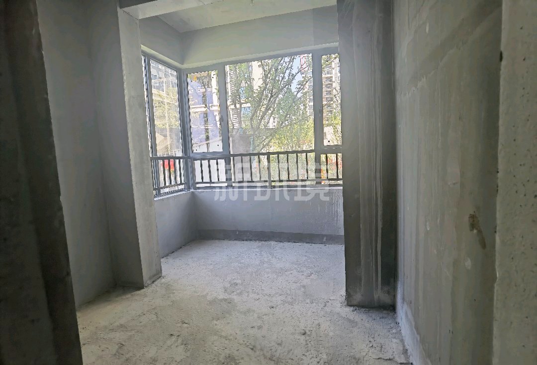 中建凤栖台  4室2厅2卫   71.80万