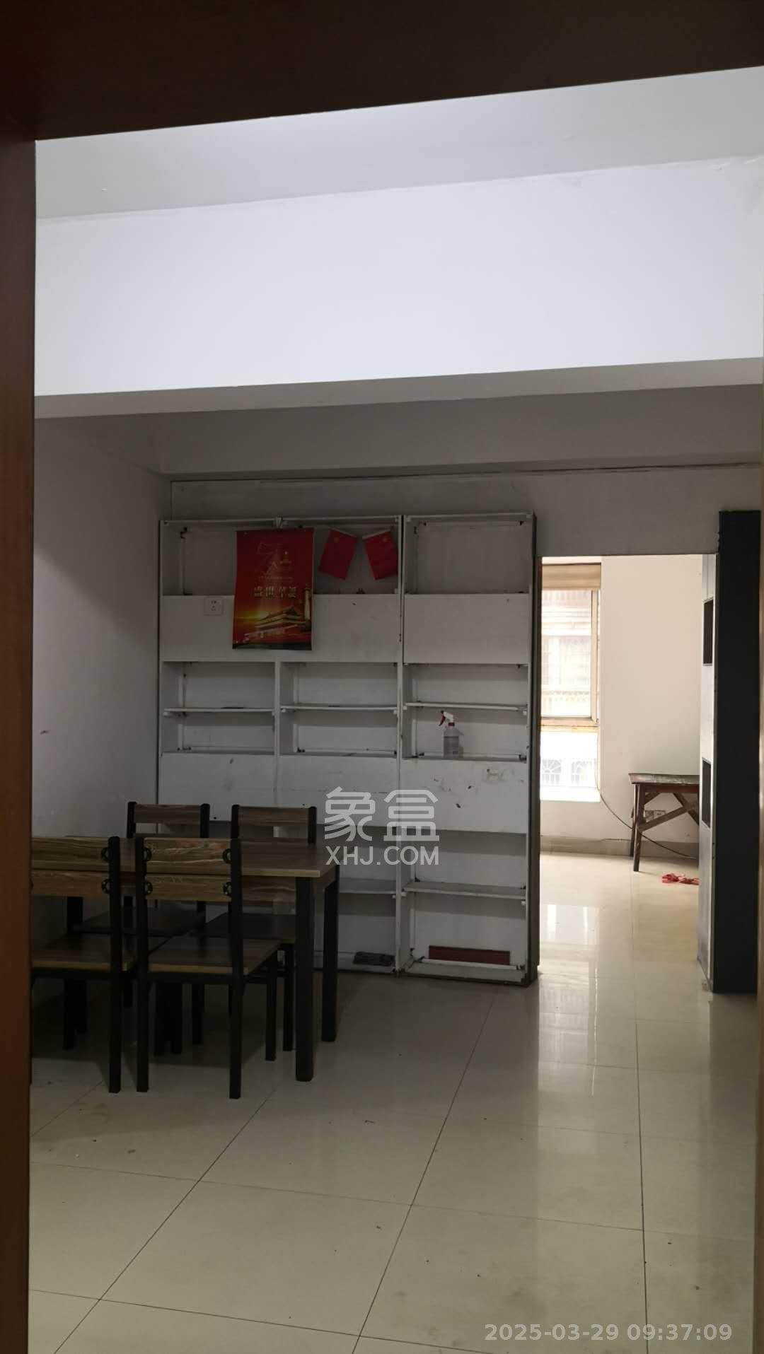 银力家园 2室2厅2卫 1800.0元/月 银力家园 2室2厅2卫 1800.0元/月室内图