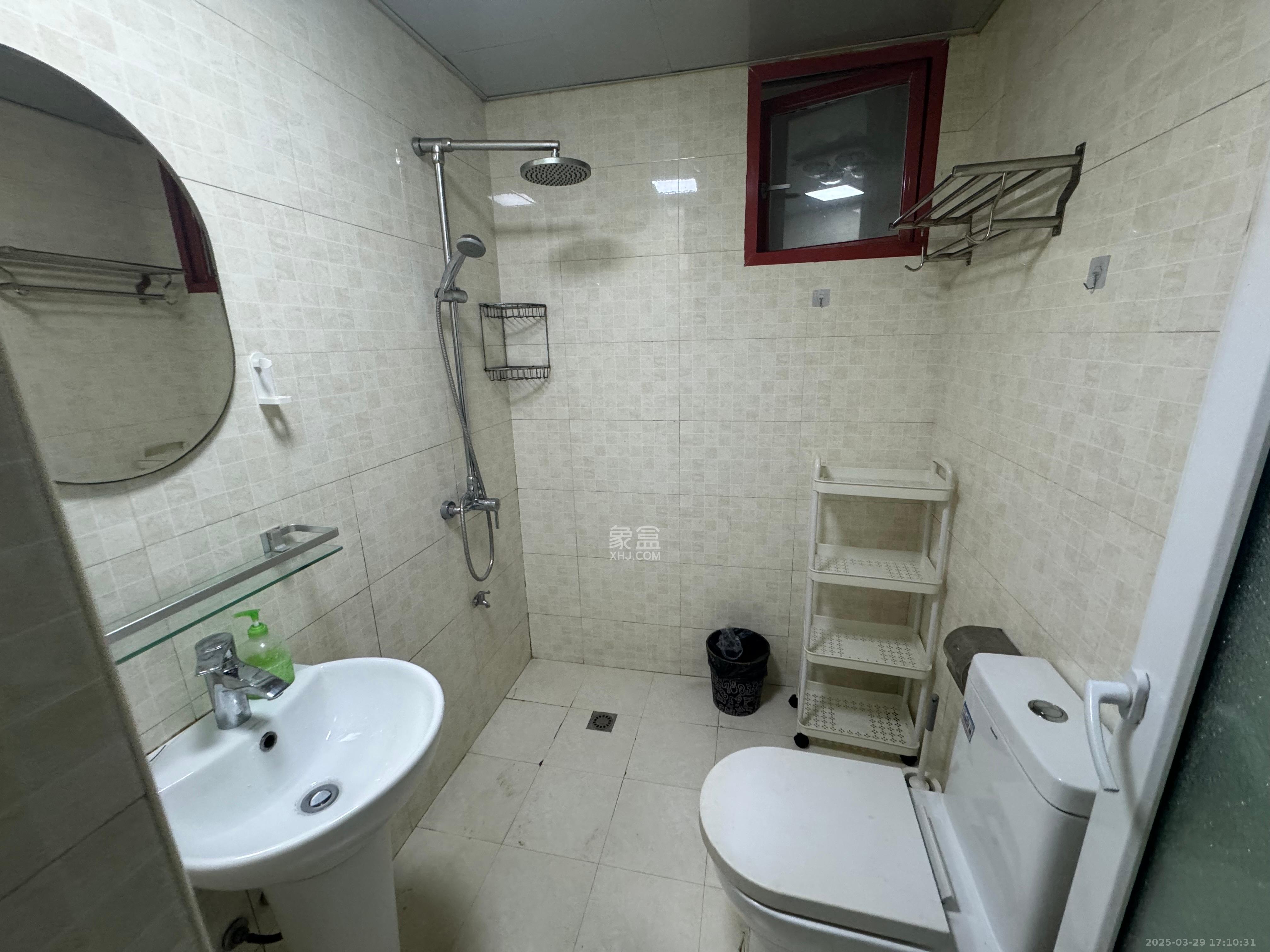 青和上座(上味舫大厦) 1室1厅1卫 2400.0元/月 青和上座(上味舫大厦) 1室1厅1卫 2400.0元/月室内图