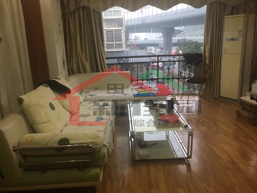 旺角佳园  1室1厅1卫   35.00万客厅