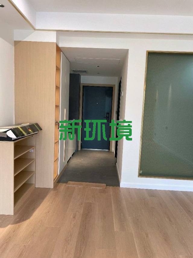 丽景水苑  1室0厅0卫   26.00万客厅