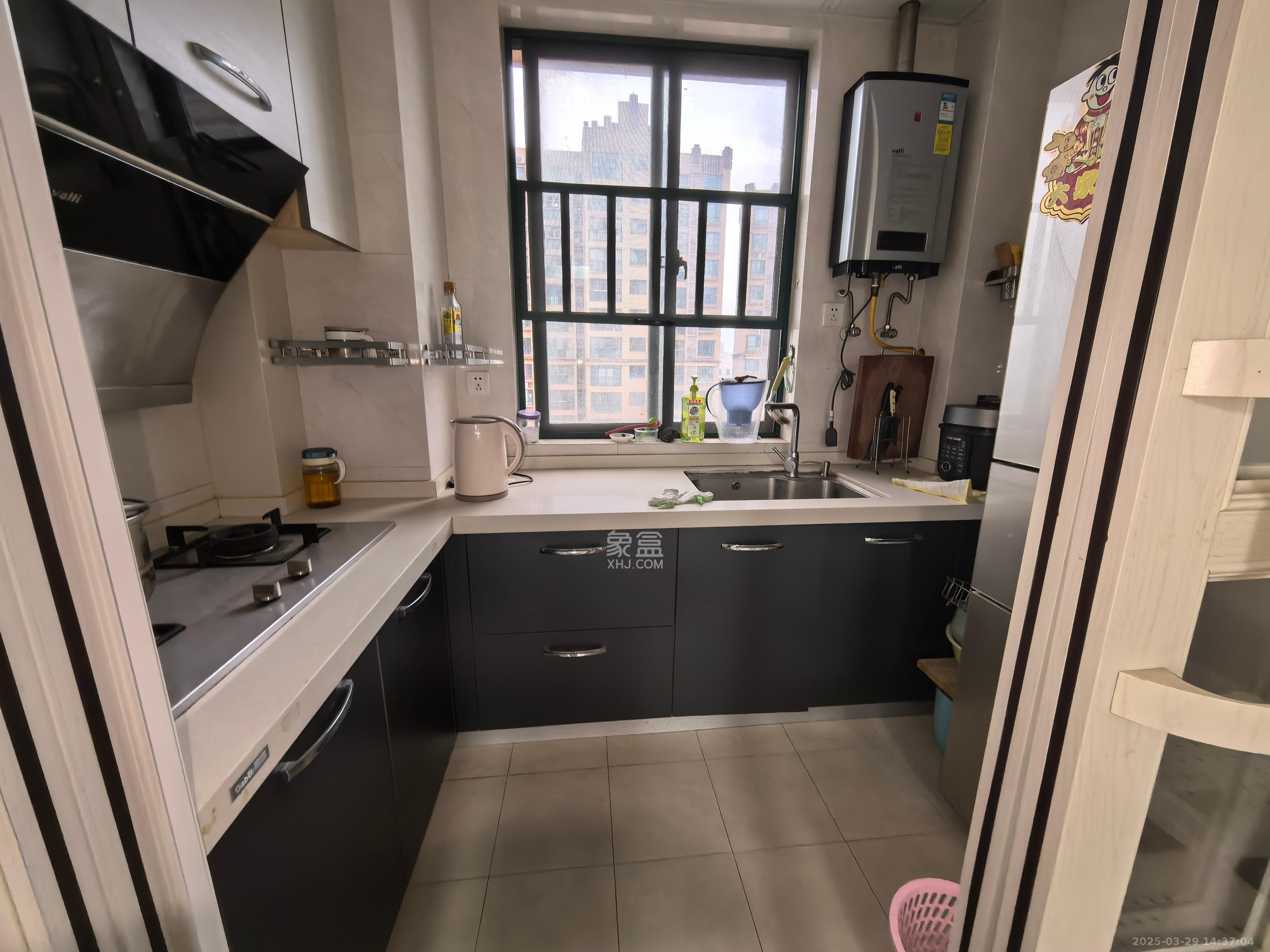 洋湖时代  3室2厅1卫    2200.0元/月室内图