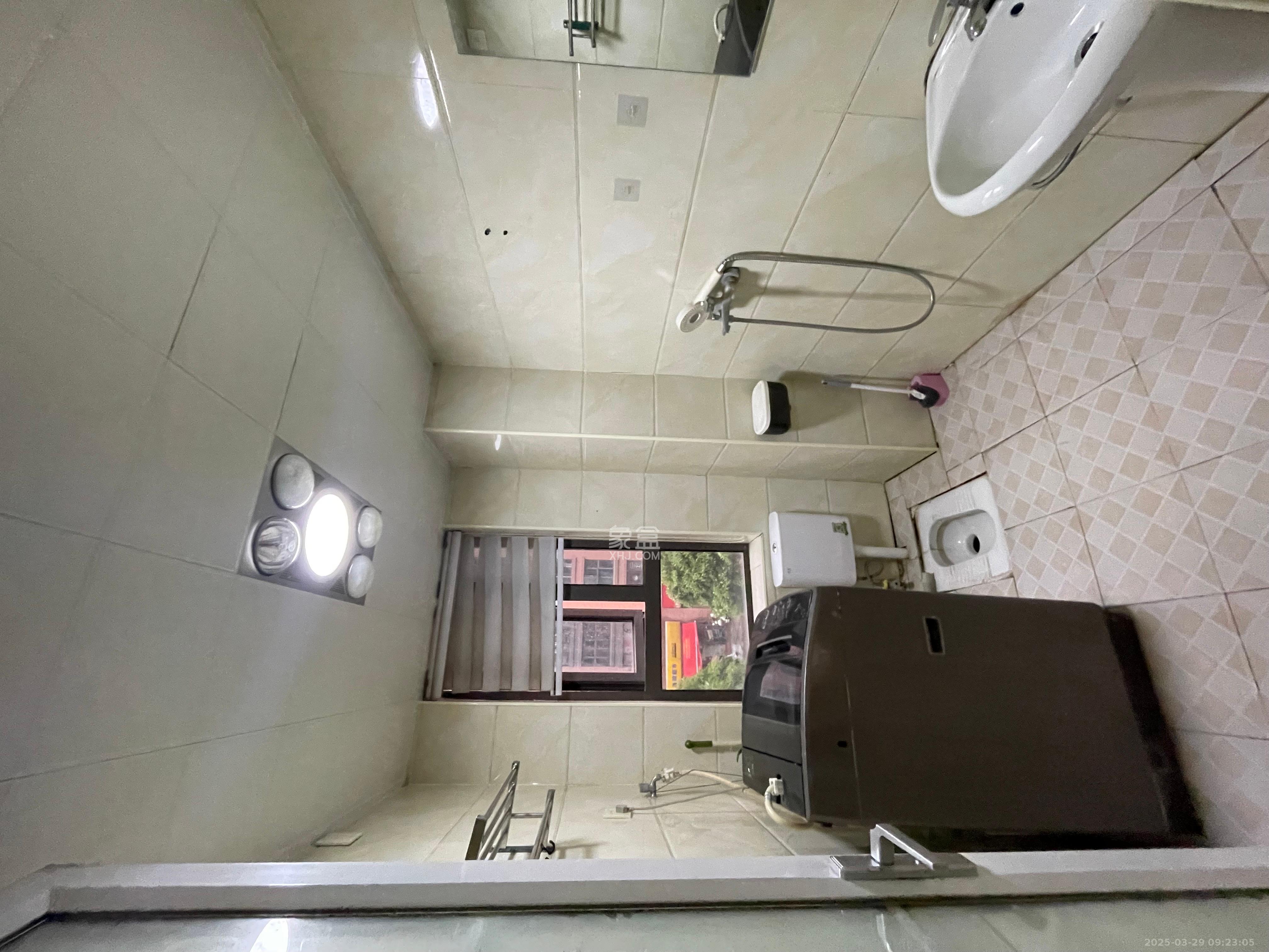 润屋美院  4室2厅2卫   2800.00元/月室内图