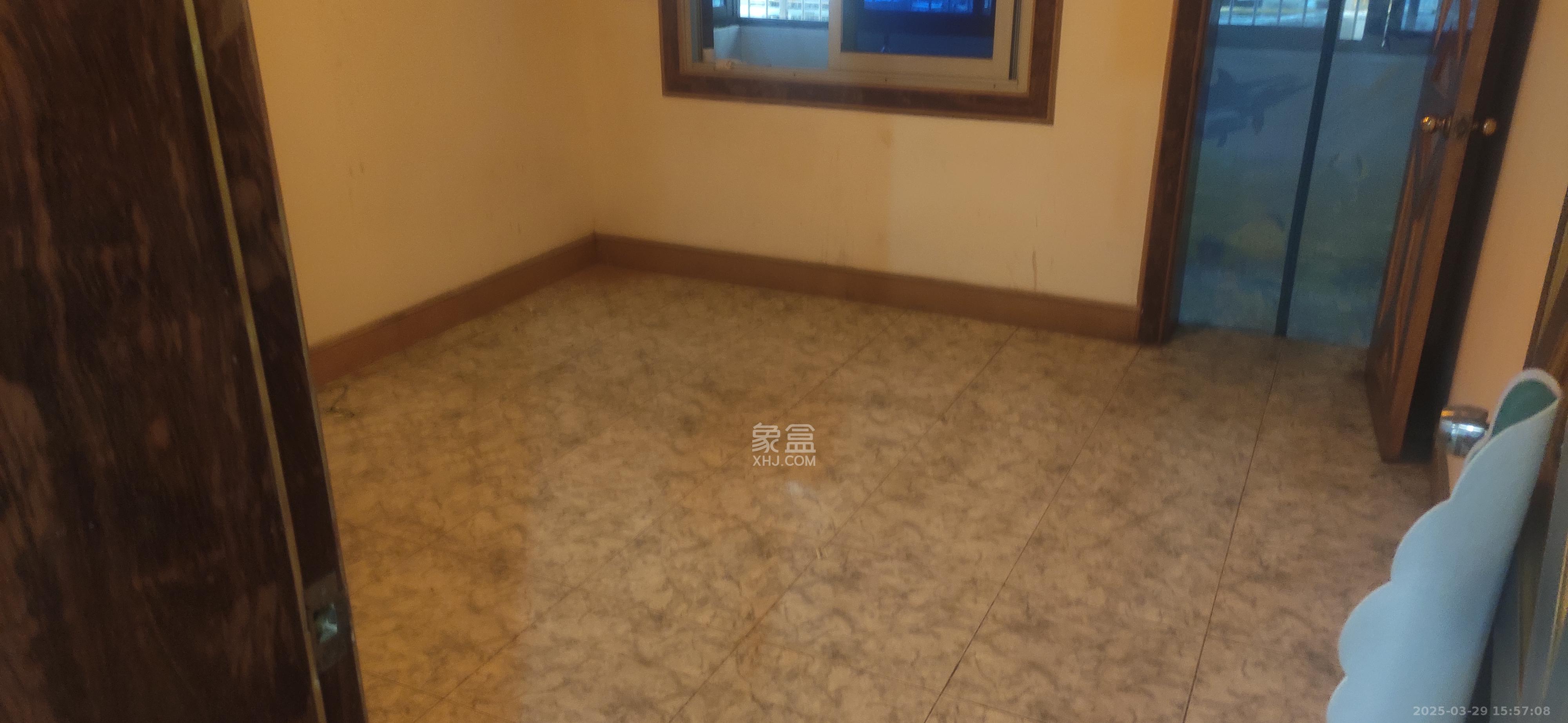 谊苑小区解放四村附362号  3室1厅1卫    1600.0元/月 谊苑小区解放四村附362号  3室1厅1卫    1600.0元/月室内图