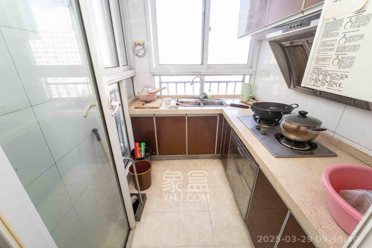 一品嘉庭  1室1厅1卫   1800.00元/月室内图
