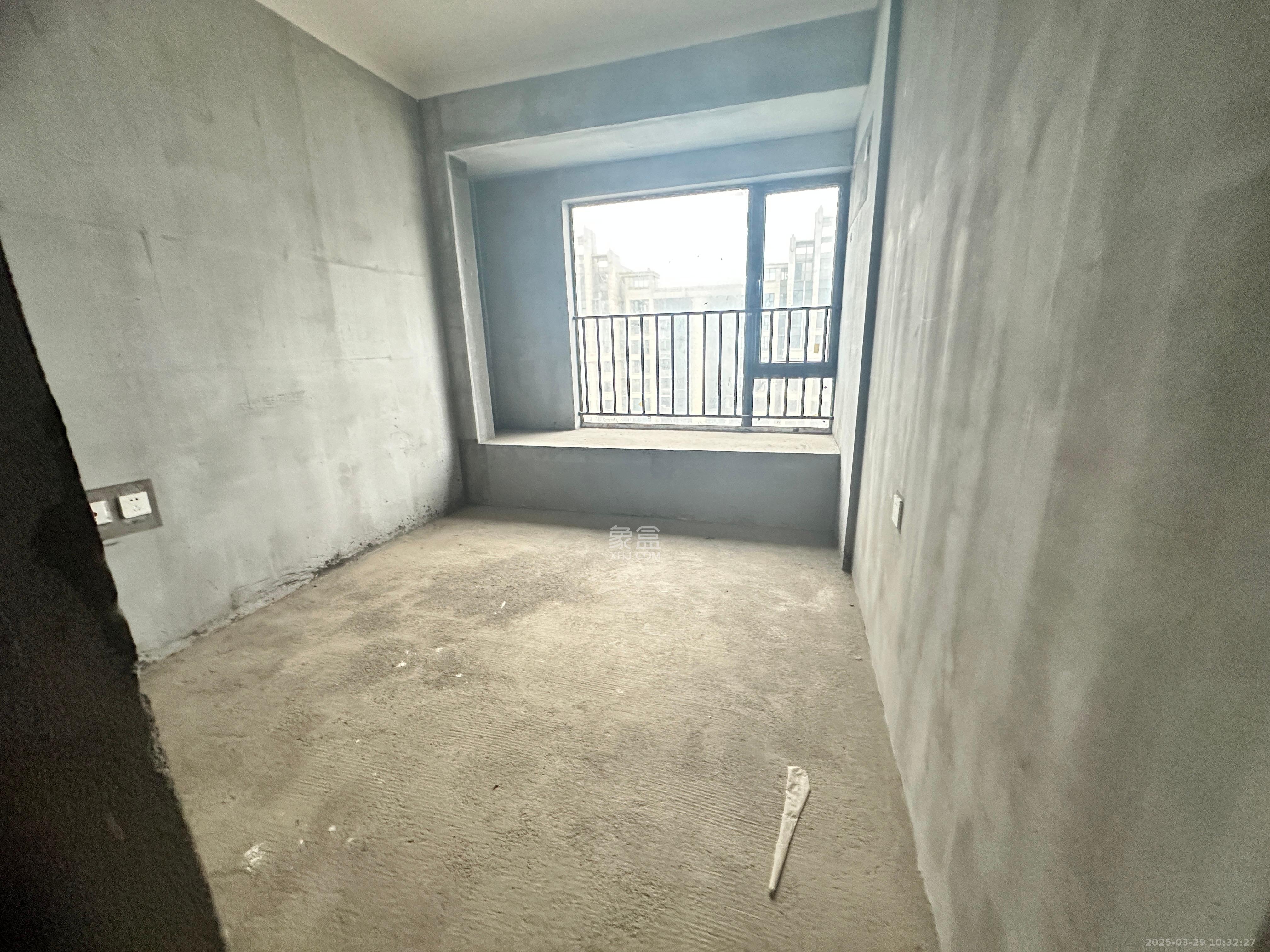 长房时代公馆 4室2厅2卫 107.00万 长房时代公馆 4室2厅2卫 107.00万客厅