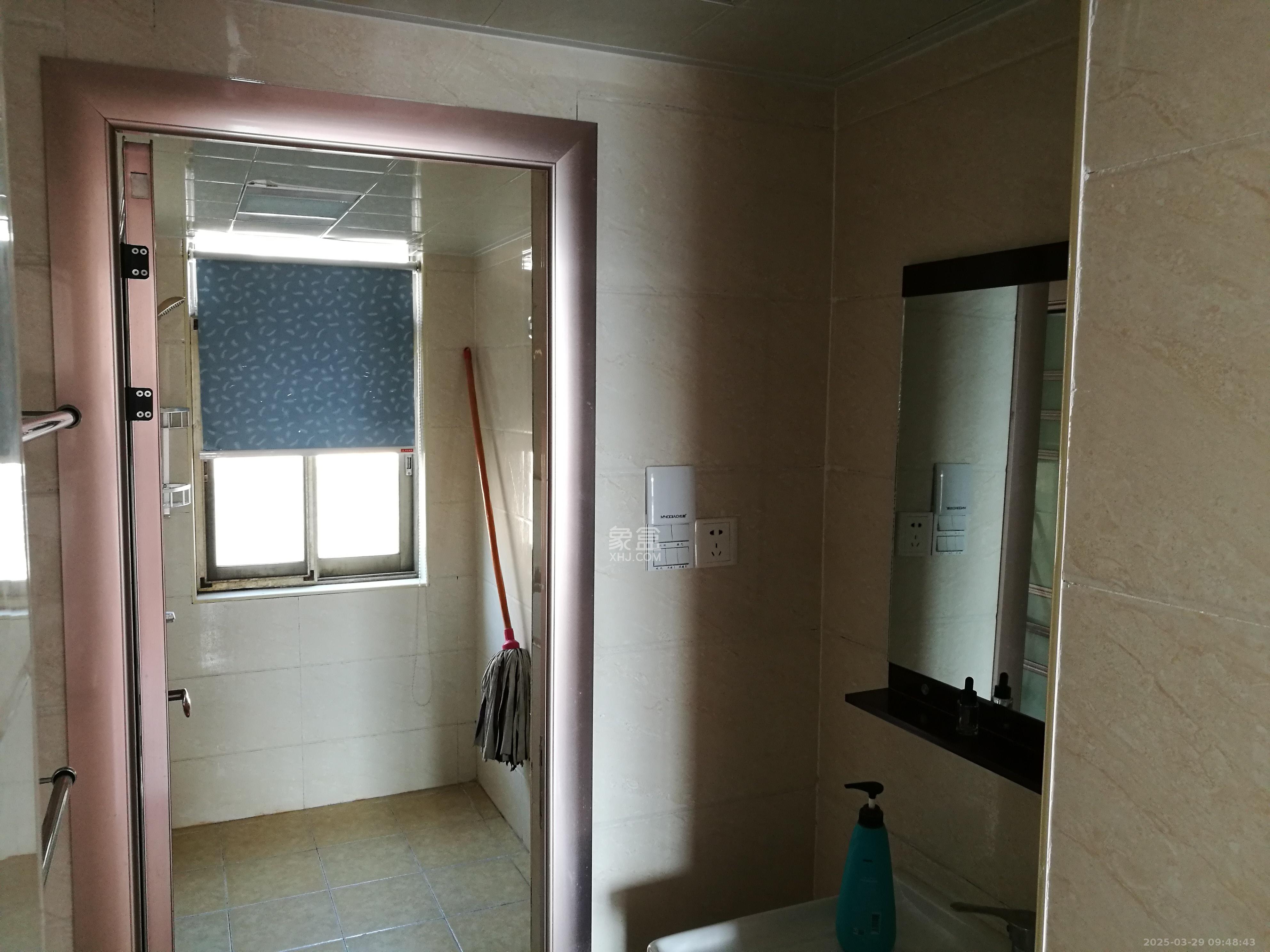 蓝天家园 3室2厅2卫 2200.0元/月 蓝天家园 3室2厅2卫 2200.0元/月室内图