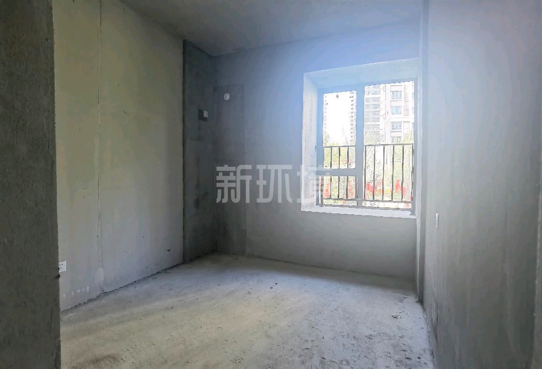 中建凤栖台  4室2厅2卫   71.80万客厅