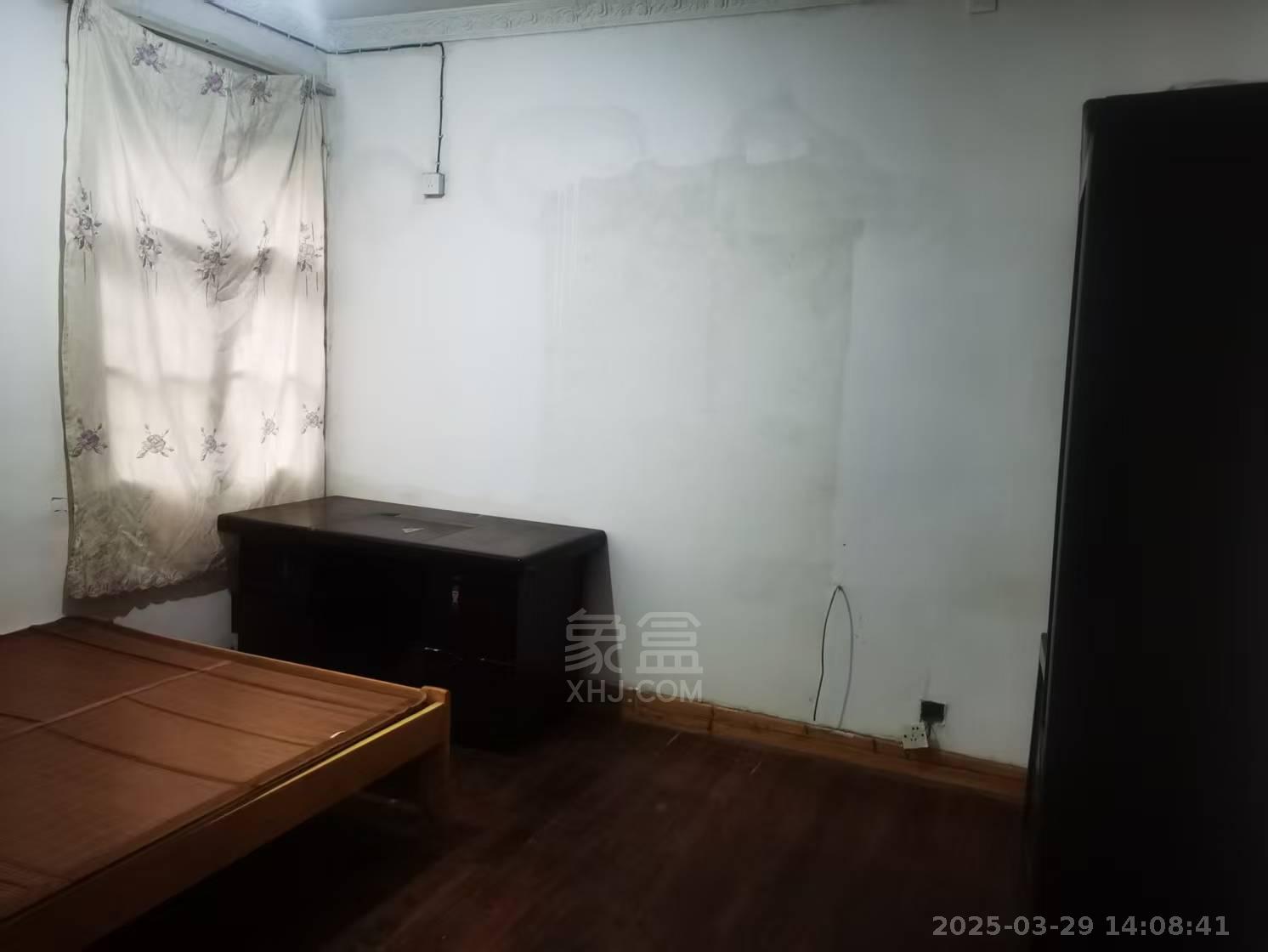 农林大院红旗中路9号 3室1厅0卫 800.0元/月 农林大院红旗中路9号 3室1厅0卫 800.0元/月室内图