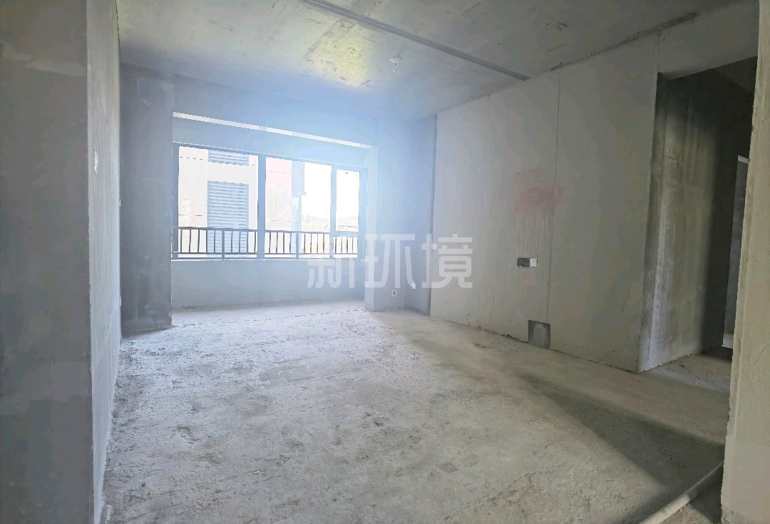 中建凤栖台  4室2厅2卫   71.80万客厅