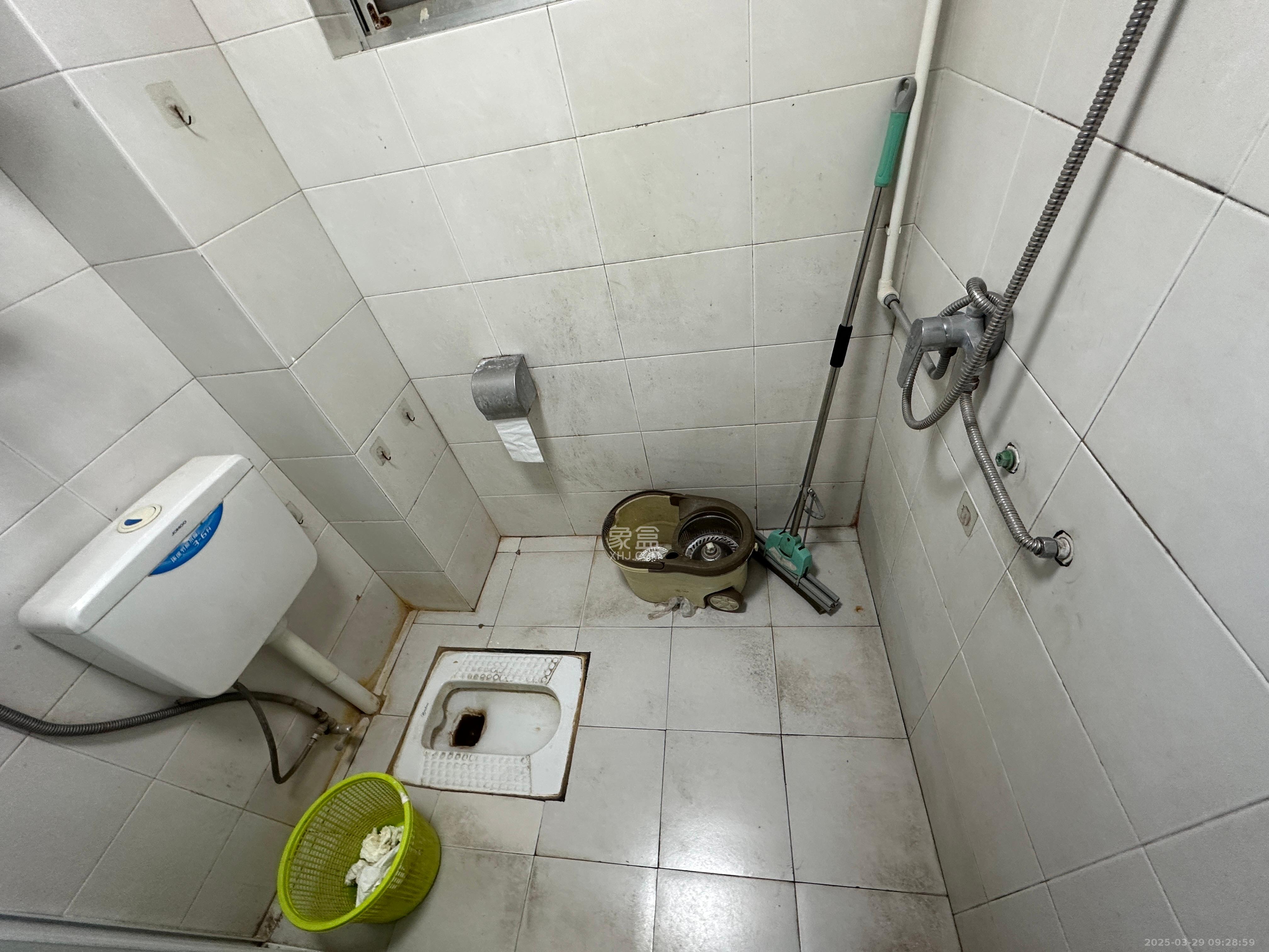 颜家嘴小区（南湖大市场建材二区）  3室1厅1卫    1700.0元/月室内图