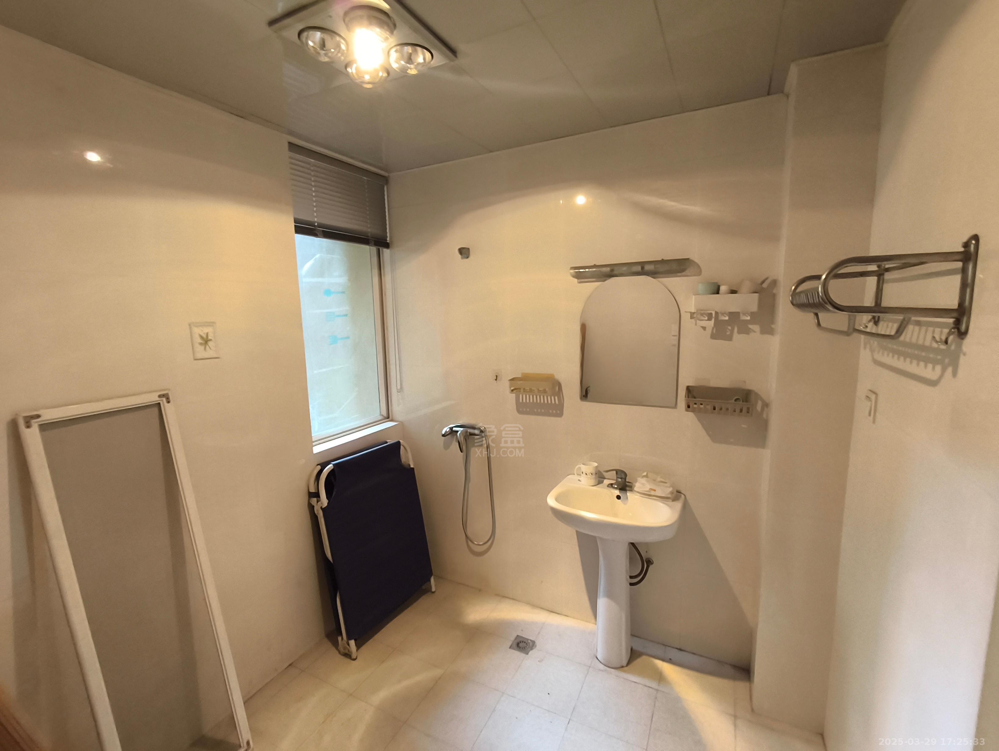 玫瑰名城丁香苑 3室2厅2卫 1450.0元/月 玫瑰名城丁香苑 3室2厅2卫 1450.0元/月室内图