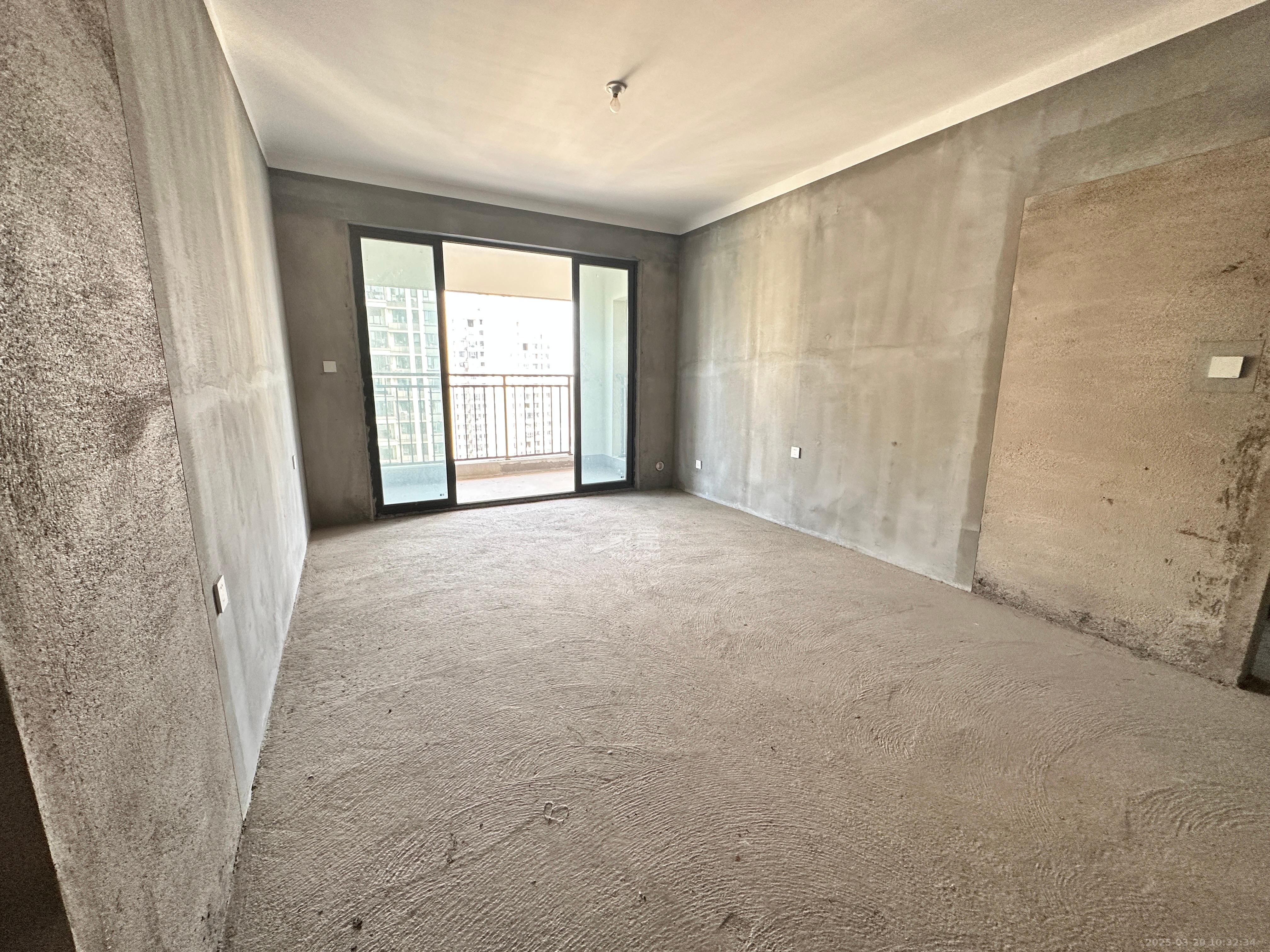 长房时代公馆 4室2厅2卫 107.00万 长房时代公馆 4室2厅2卫 107.00万客厅