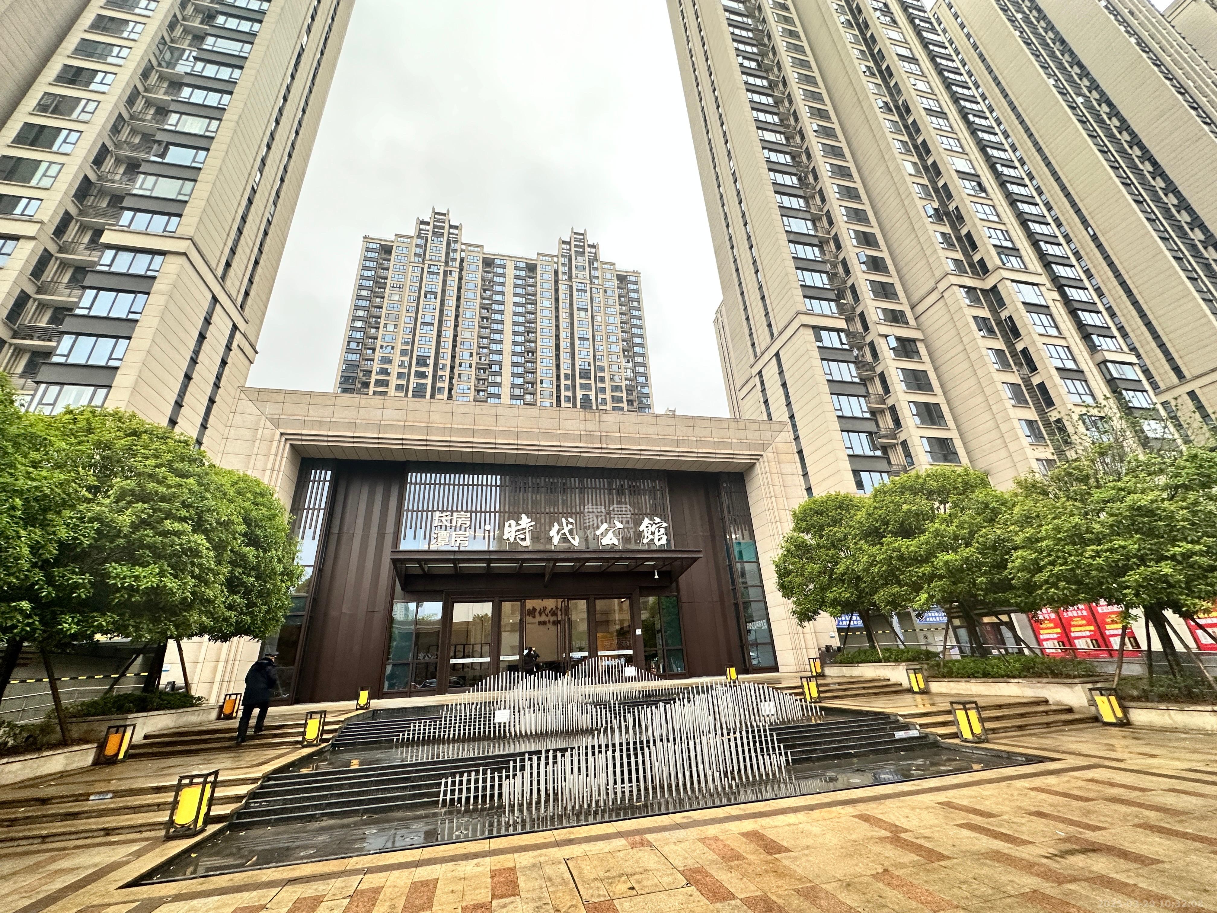 长房时代公馆 4室2厅2卫 107.00万 长房时代公馆 4室2厅2卫 107.00万客厅