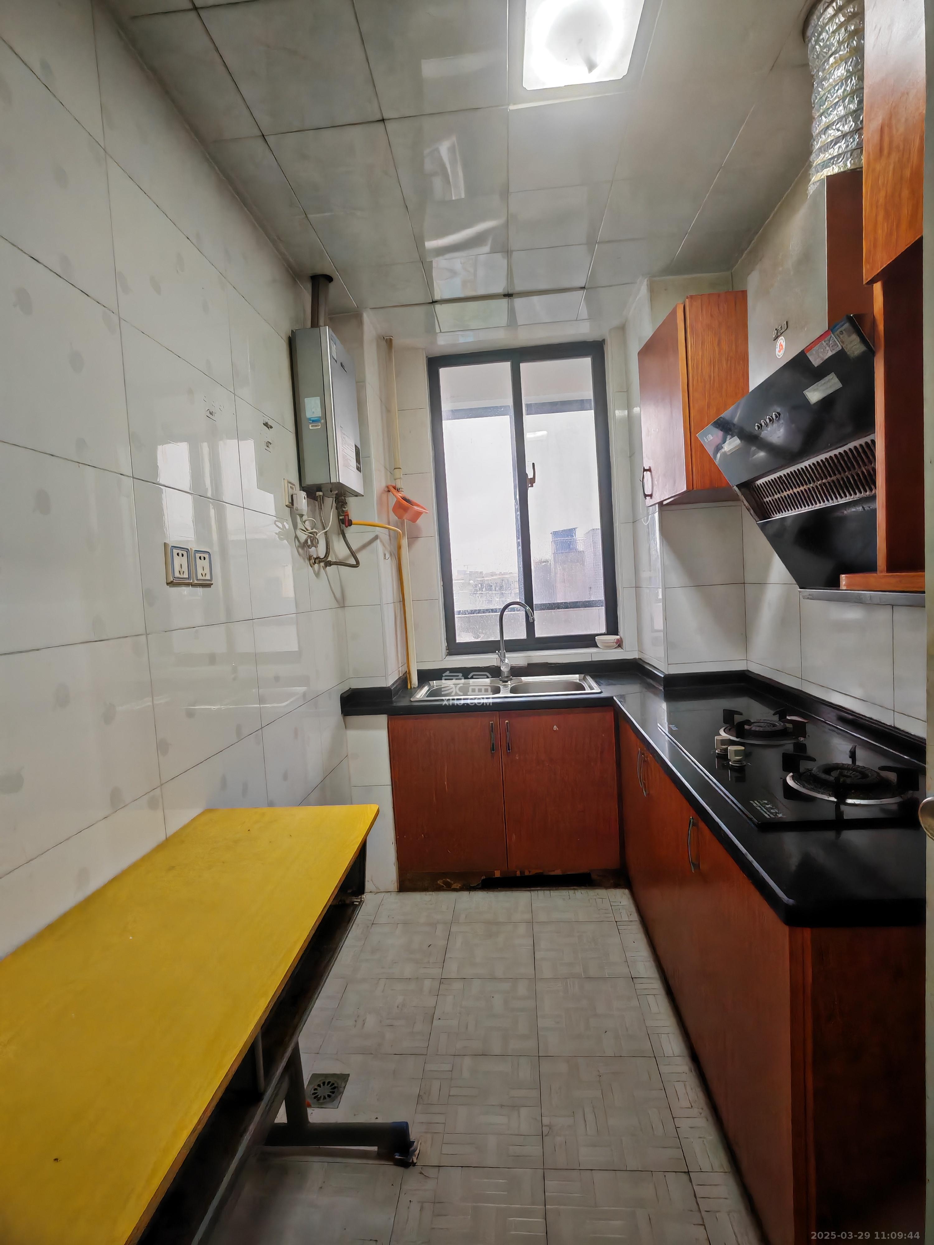 生活艺术城 2室1厅1卫 1400.0元/月 生活艺术城 2室1厅1卫 1400.0元/月室内图