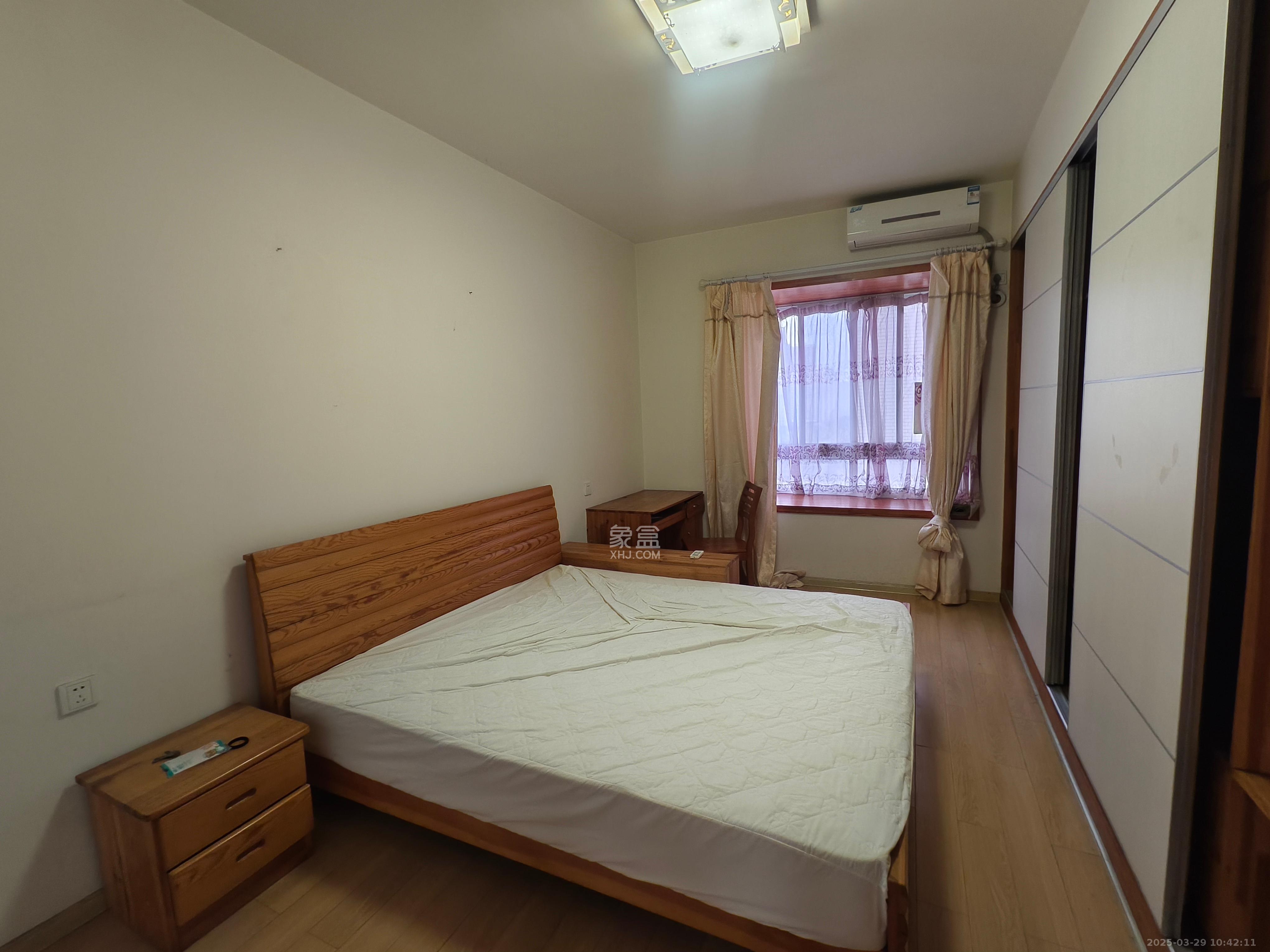 楚天中苑  3室2厅2卫   1800.00元/月室内图