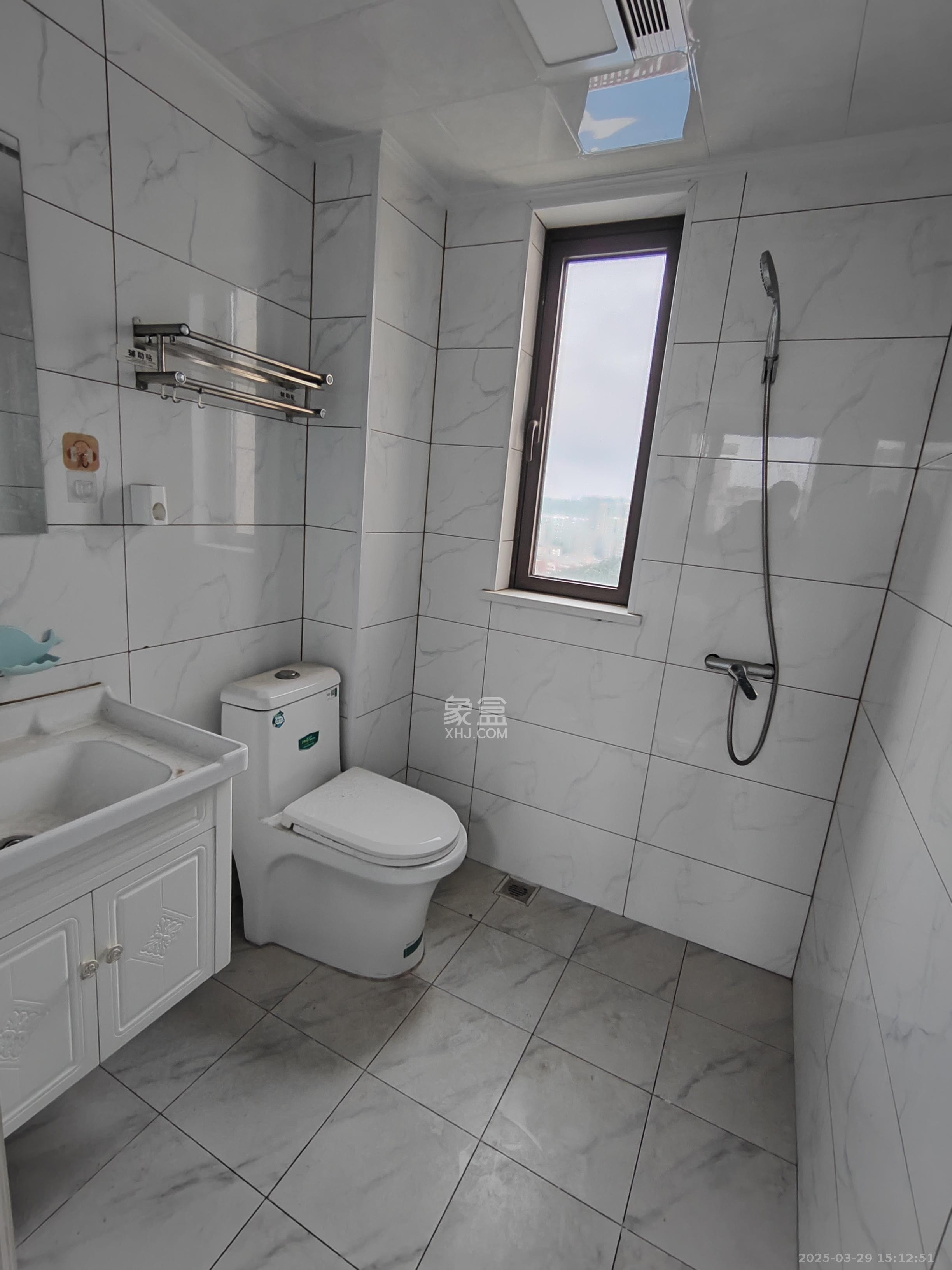 融创融公馆(融创臻苑) 3室2厅2卫 2200.0元/月 融创融公馆(融创臻苑) 3室2厅2卫 2200.0元/月室内图