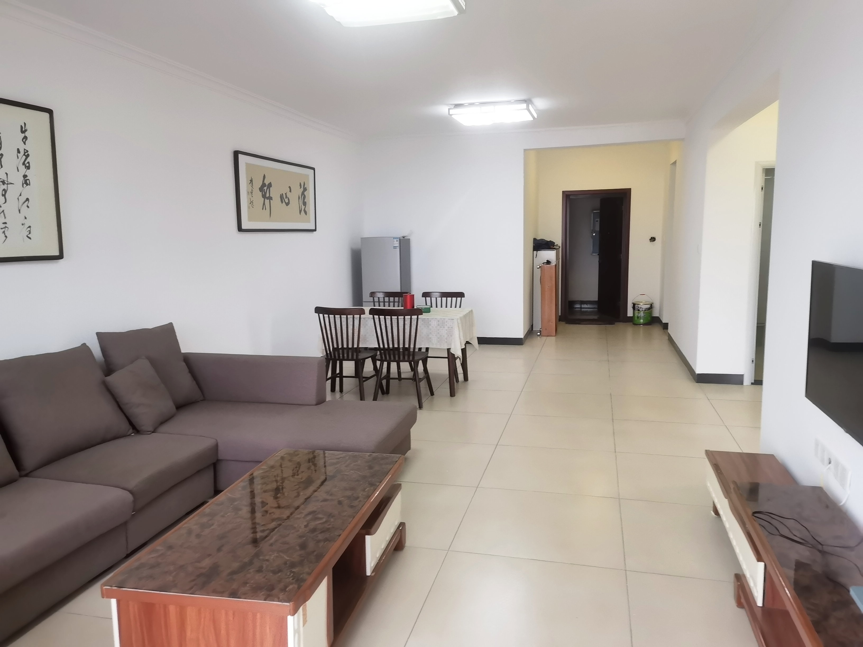 银色现代城 2室2厅1卫 1400.0元/月 银色现代城 2室2厅1卫 1400.0元/月室内图