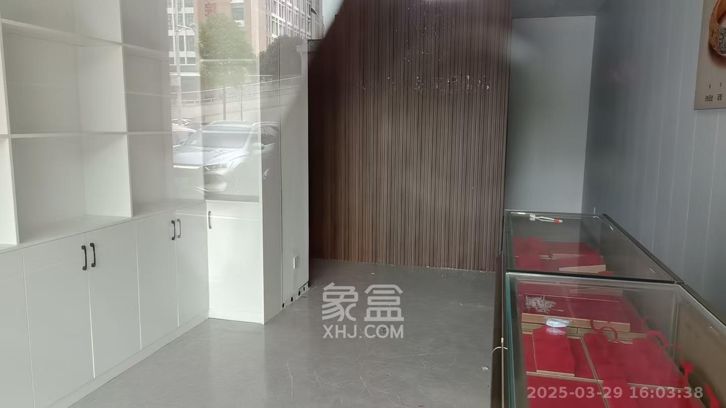 华润翡翠府   43.53㎡      4700.0元/月室内图