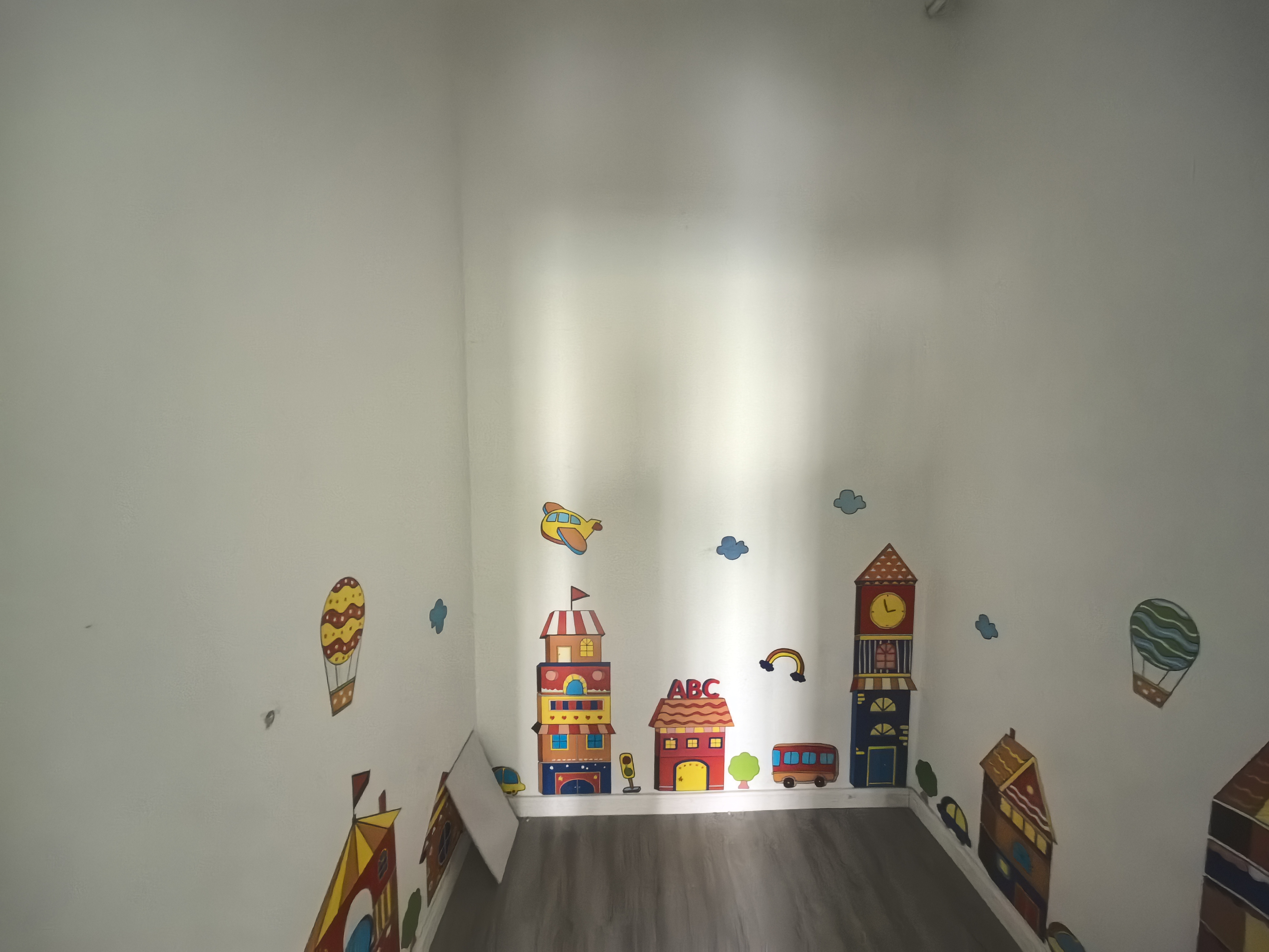 丽景天下一期 4室2厅2卫 5000.0元/月 丽景天下一期 4室2厅2卫 5000.0元/月室内图