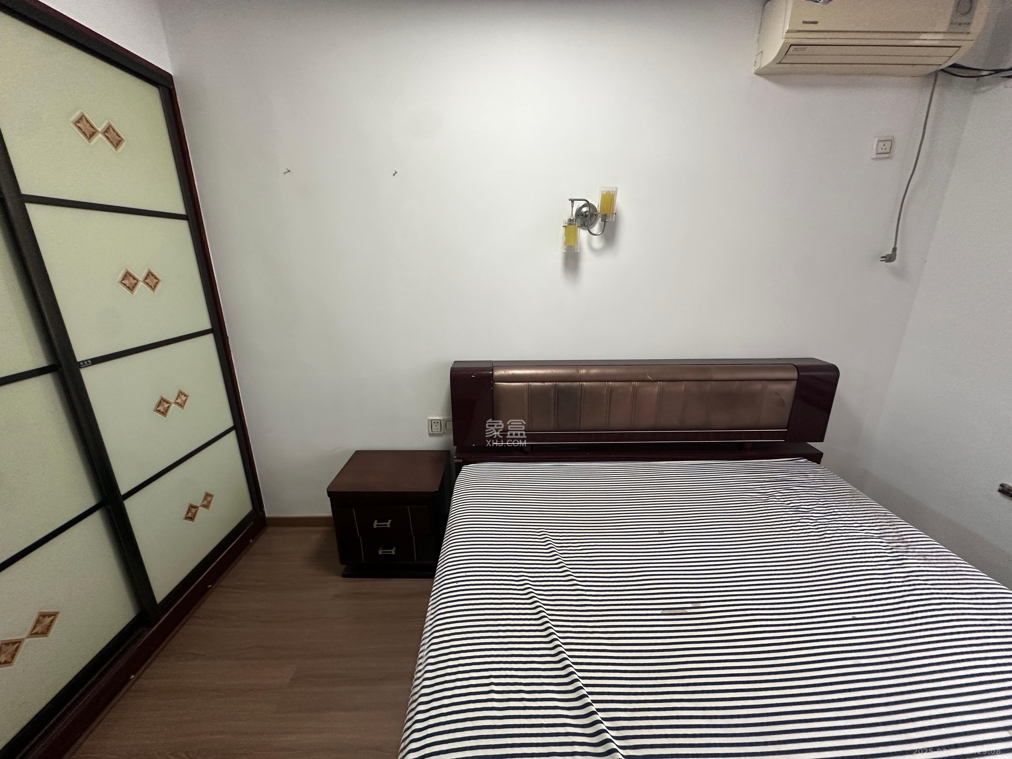 颜家嘴小区（南湖大市场建材二区）  3室1厅1卫    1700.0元/月室内图