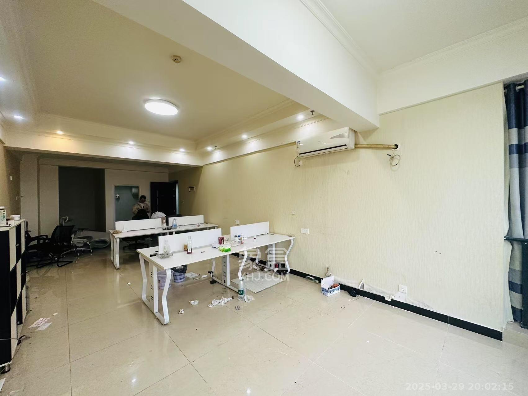 恒泰广场 1室1厅1卫 2200.0元/月 恒泰广场 1室1厅1卫 2200.0元/月室内图