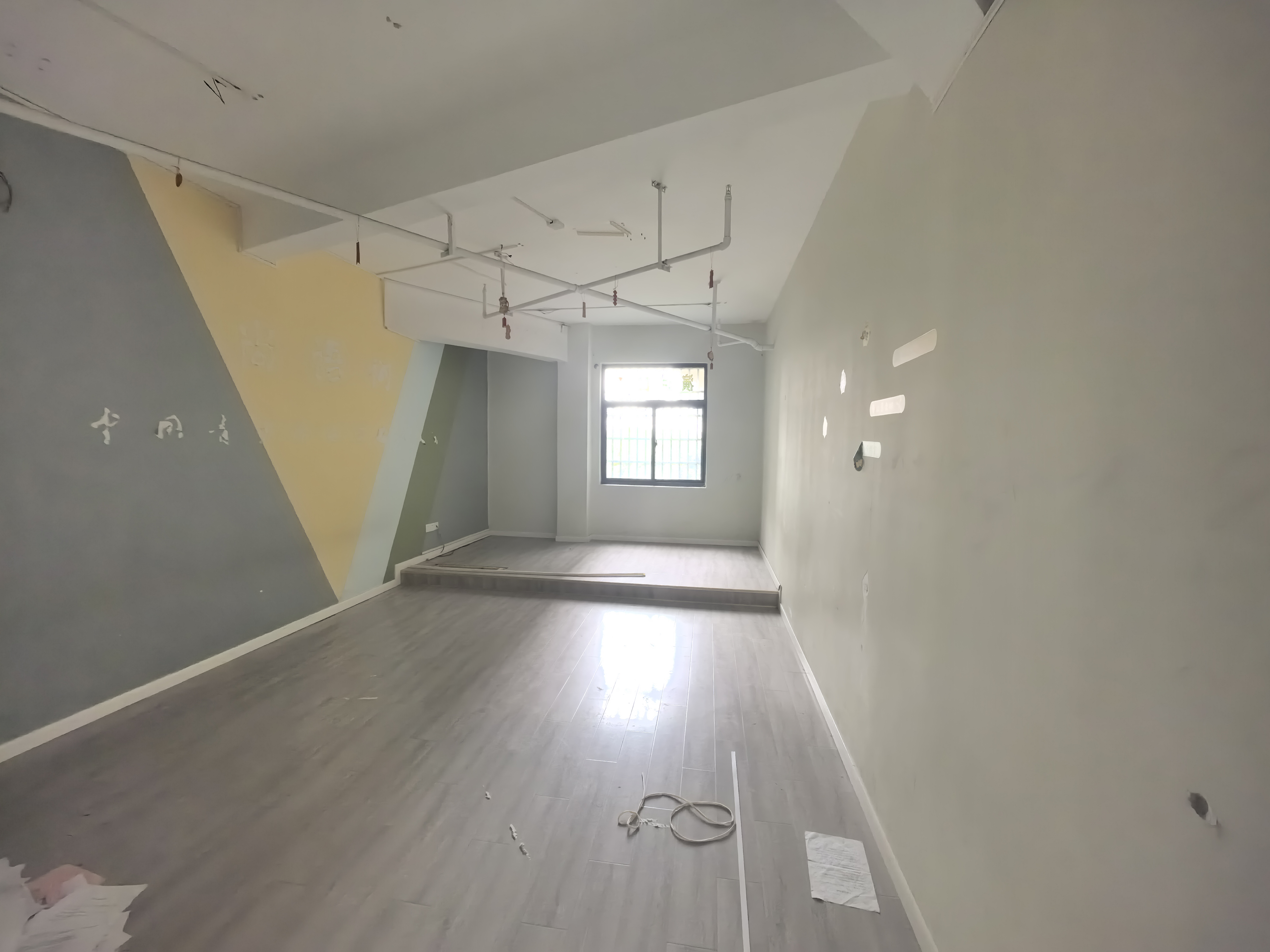 丽景天下一期 4室2厅2卫 5000.0元/月 丽景天下一期 4室2厅2卫 5000.0元/月室内图