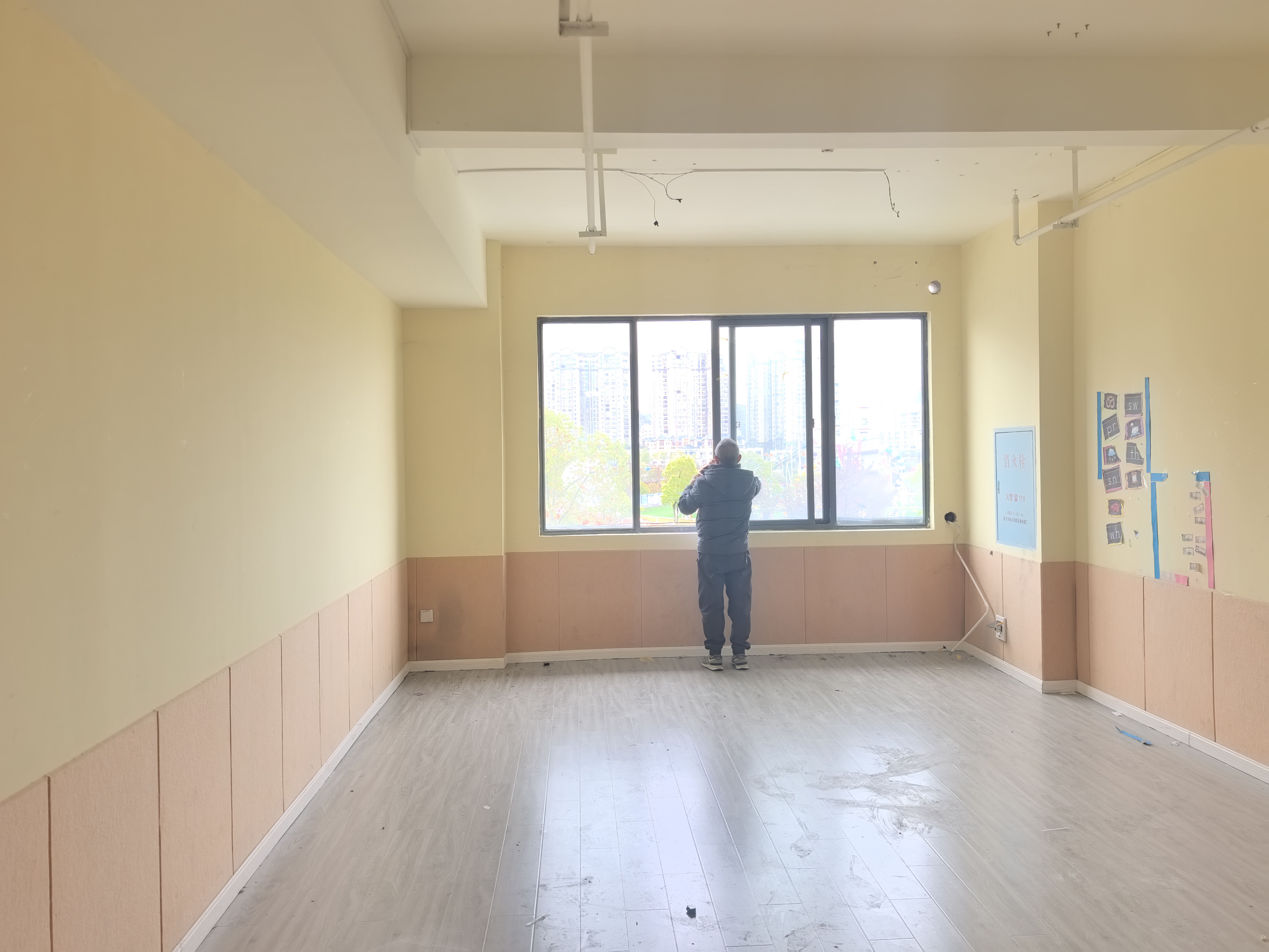 丽景天下一期 4室2厅2卫 5000.0元/月 丽景天下一期 4室2厅2卫 5000.0元/月室内图