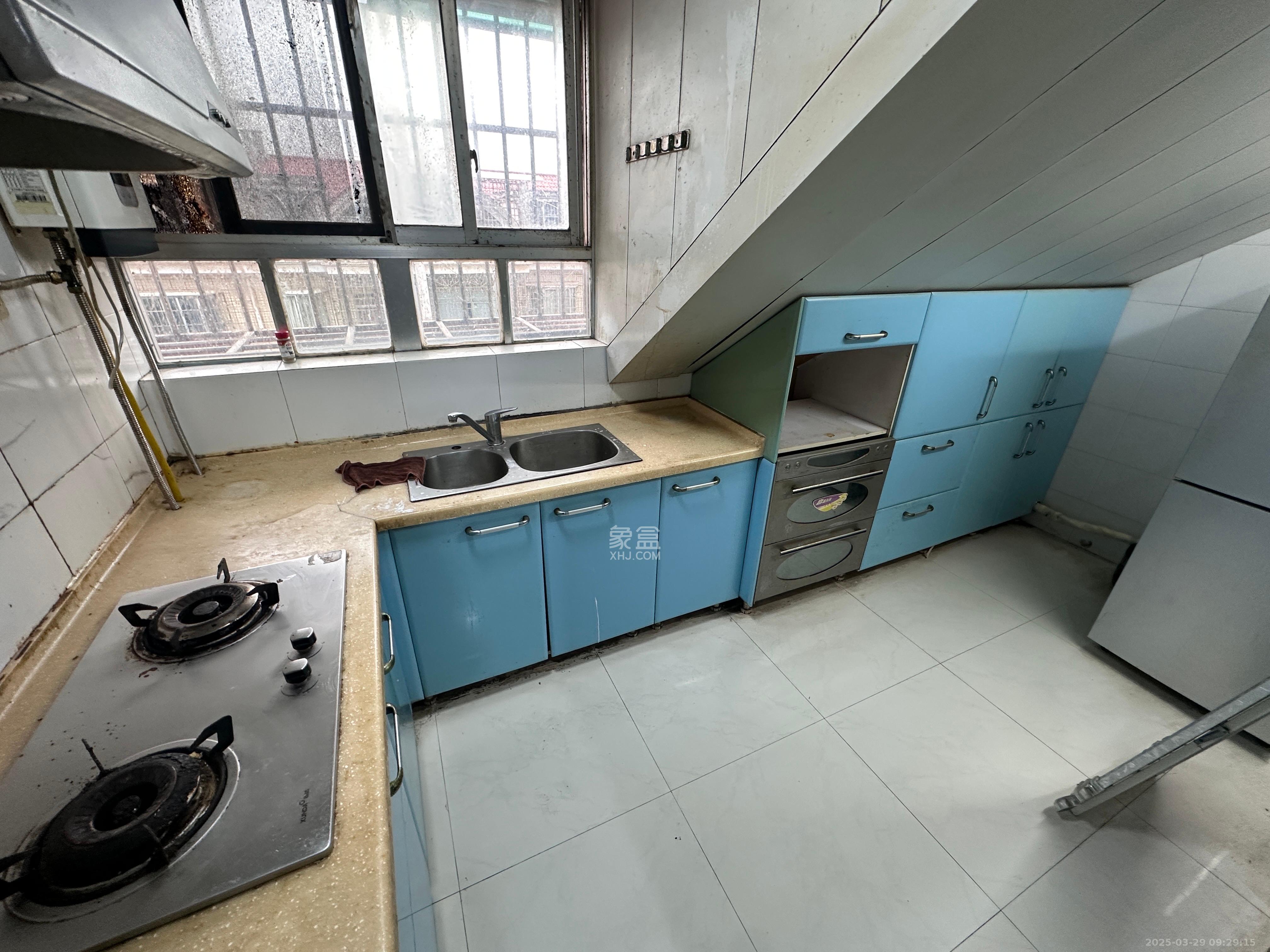 颜家嘴小区（南湖大市场建材二区）  3室1厅1卫    1700.0元/月室内图