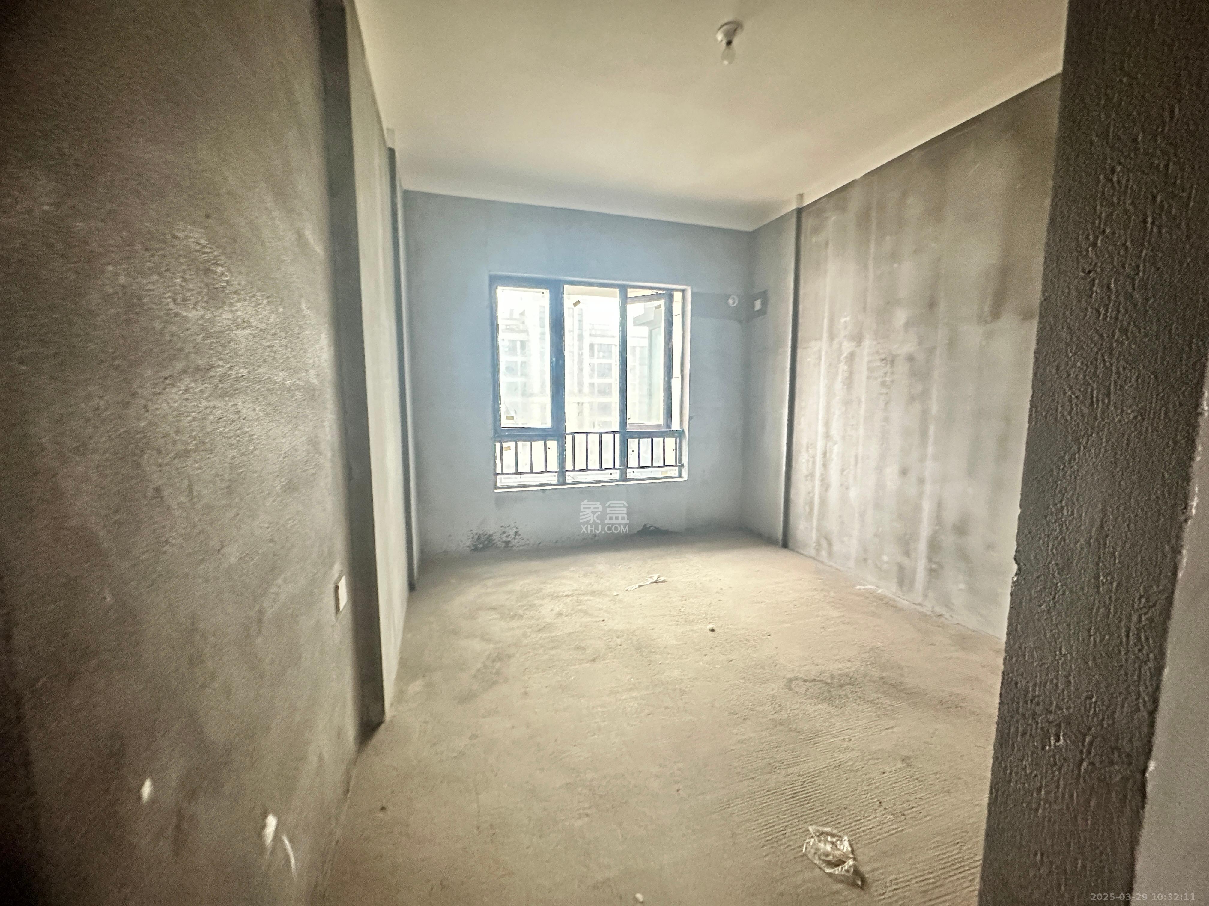 长房时代公馆 4室2厅2卫 107.00万 长房时代公馆 4室2厅2卫 107.00万客厅