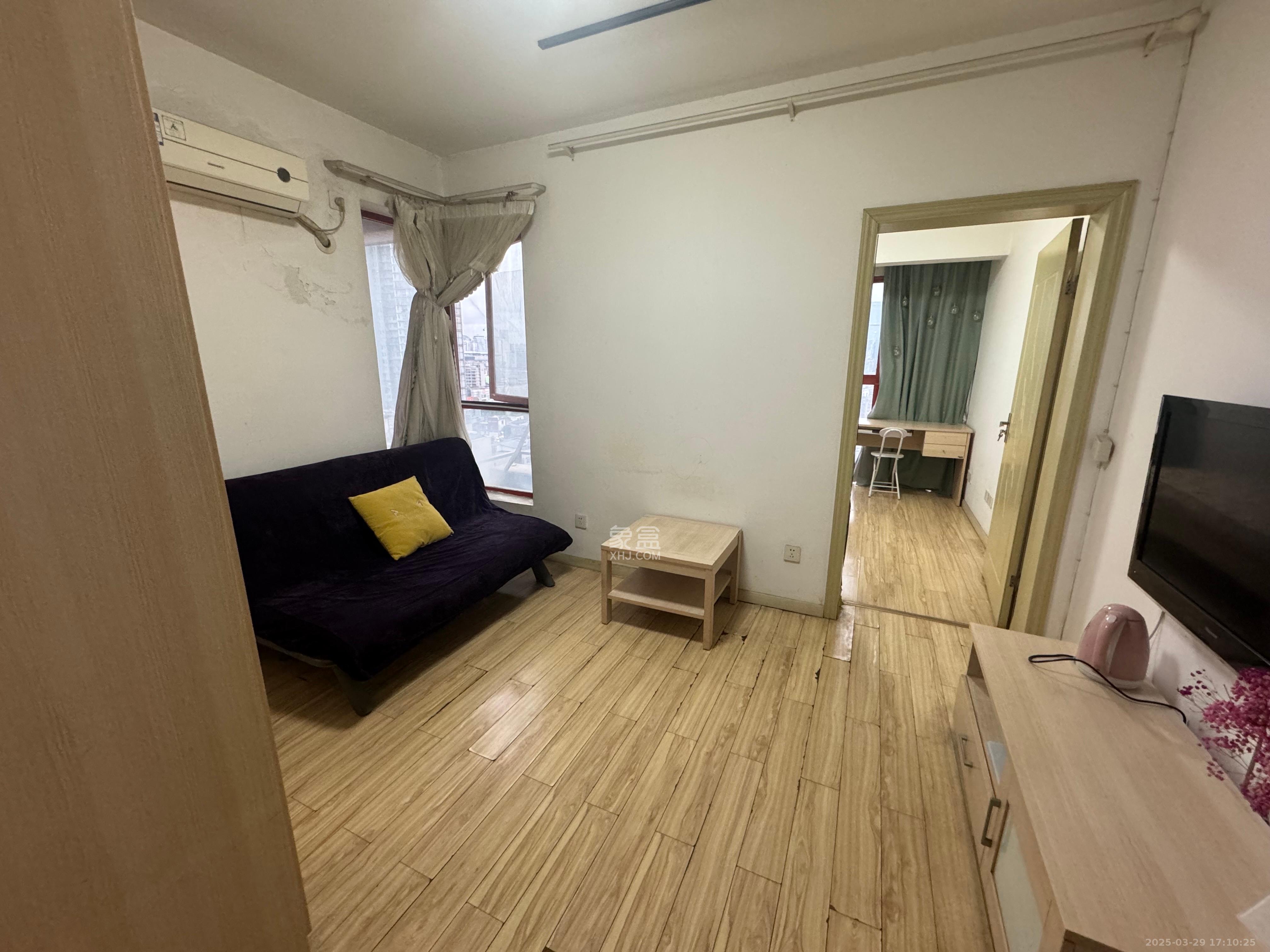 青和上座(上味舫大厦) 1室1厅1卫 2400.0元/月 青和上座(上味舫大厦) 1室1厅1卫 2400.0元/月室内图