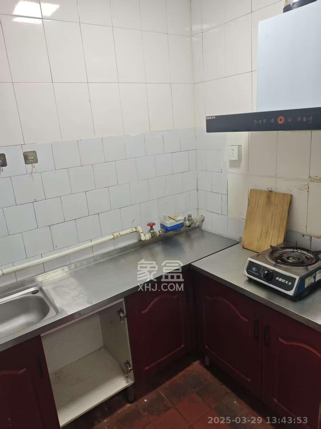 通泰街散盘 1室1厅1卫 1500.0元/月 通泰街散盘 1室1厅1卫 1500.0元/月室内图