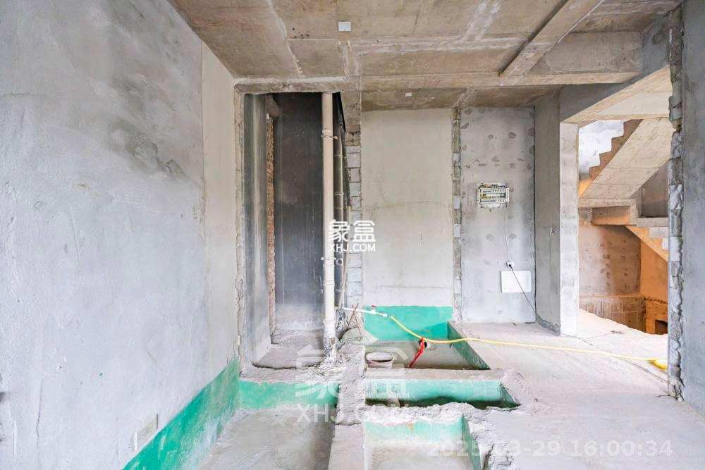 东原麓印长江C区 5室3厅4卫 6000.00元/月 东原麓印长江C区 5室3厅4卫 6000.00元/月室内图