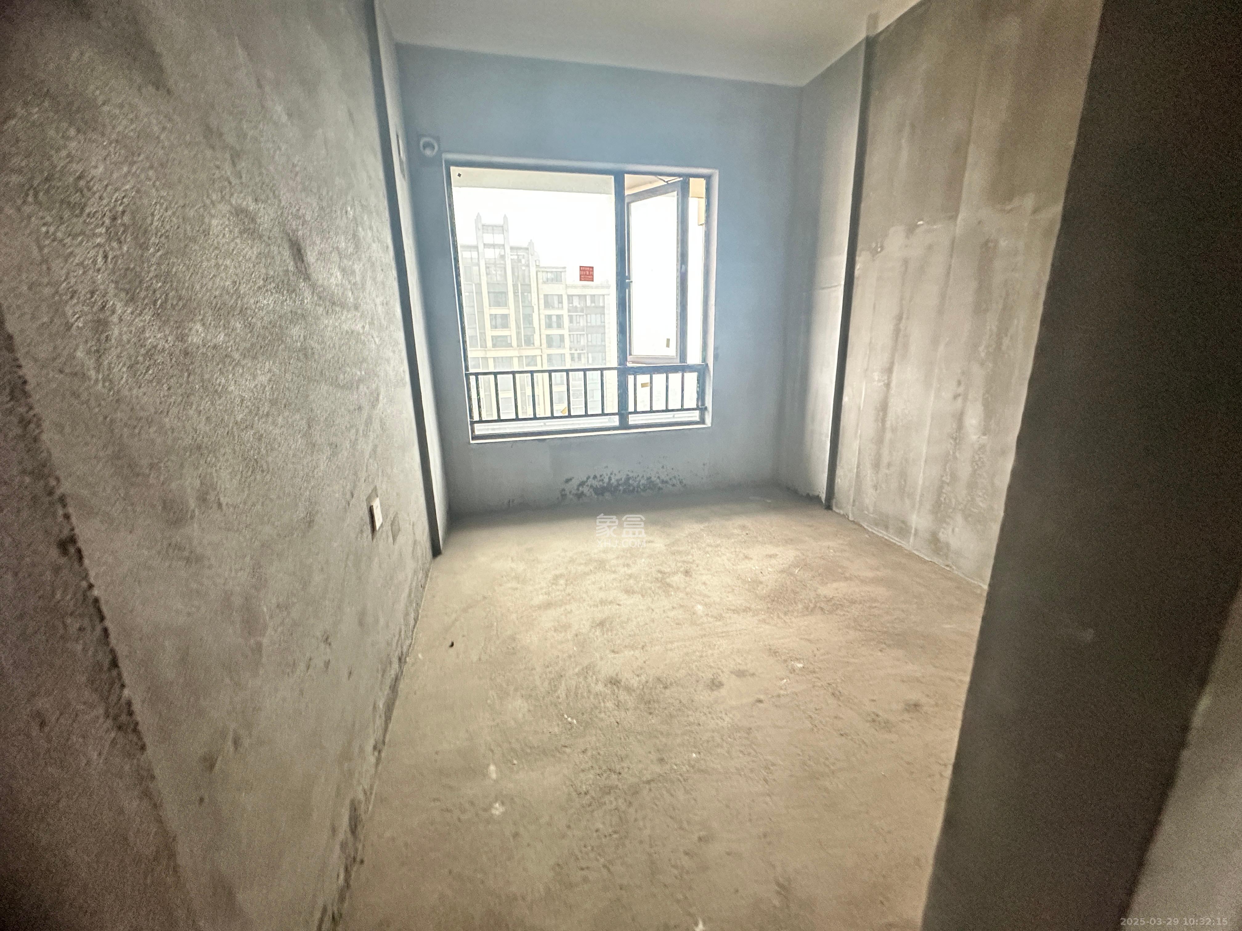 长房时代公馆 4室2厅2卫 107.00万 长房时代公馆 4室2厅2卫 107.00万客厅