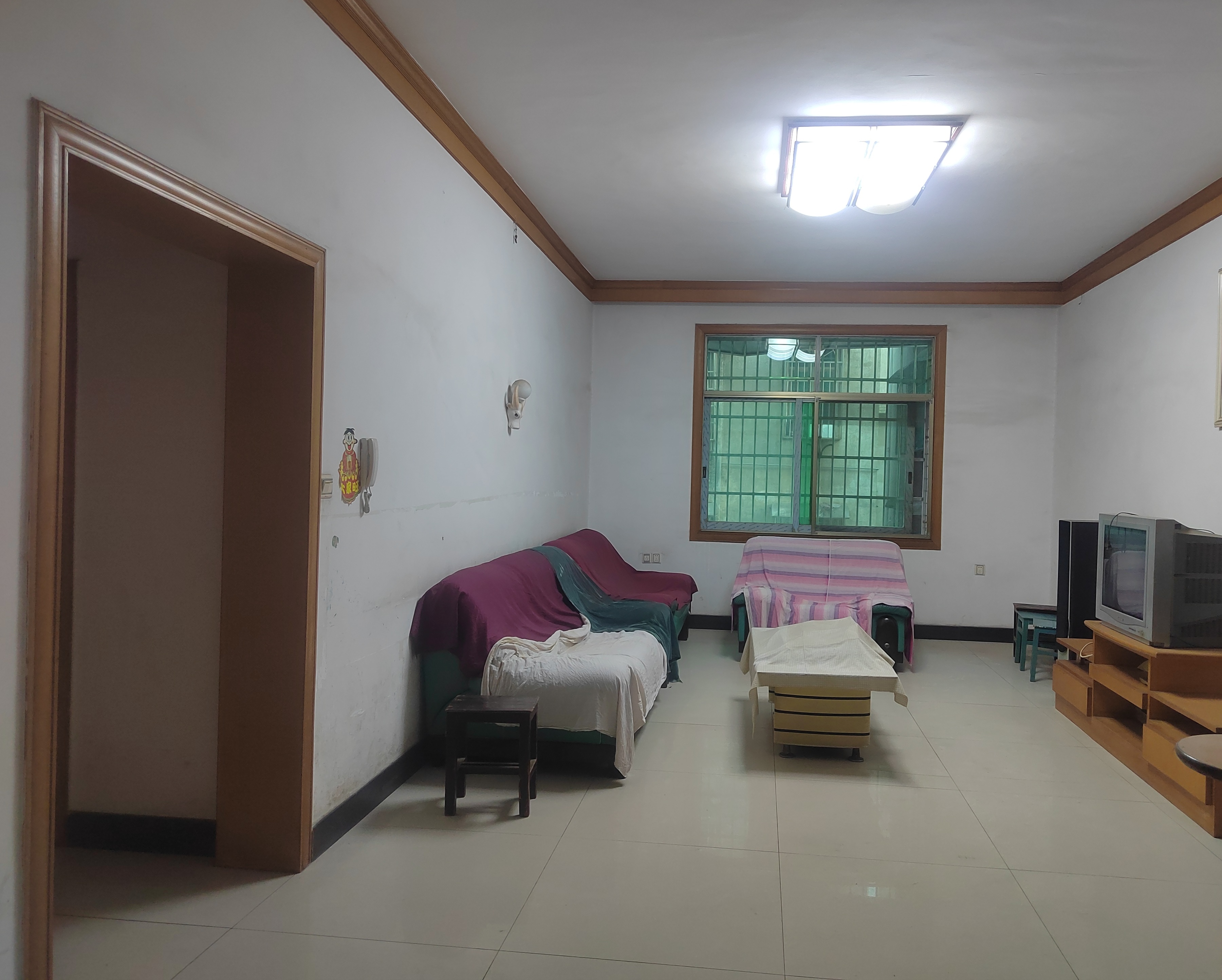 桂花园小区  4室2厅1卫    800.0元/月 桂花园小区  4室2厅1卫    800.0元/月室内图